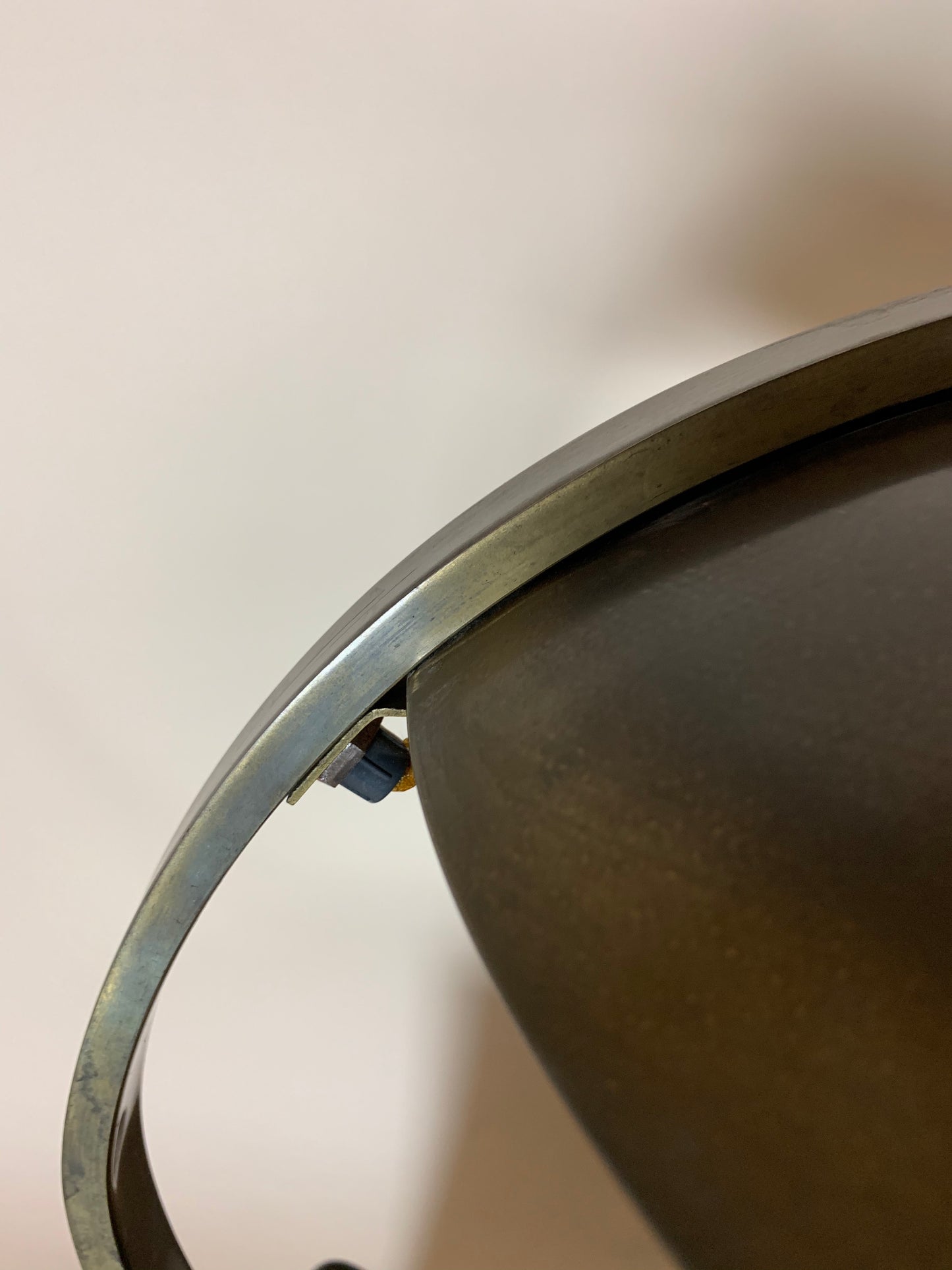 Gleibo lampe af Egon Hillebrand i mørkpoleret messing