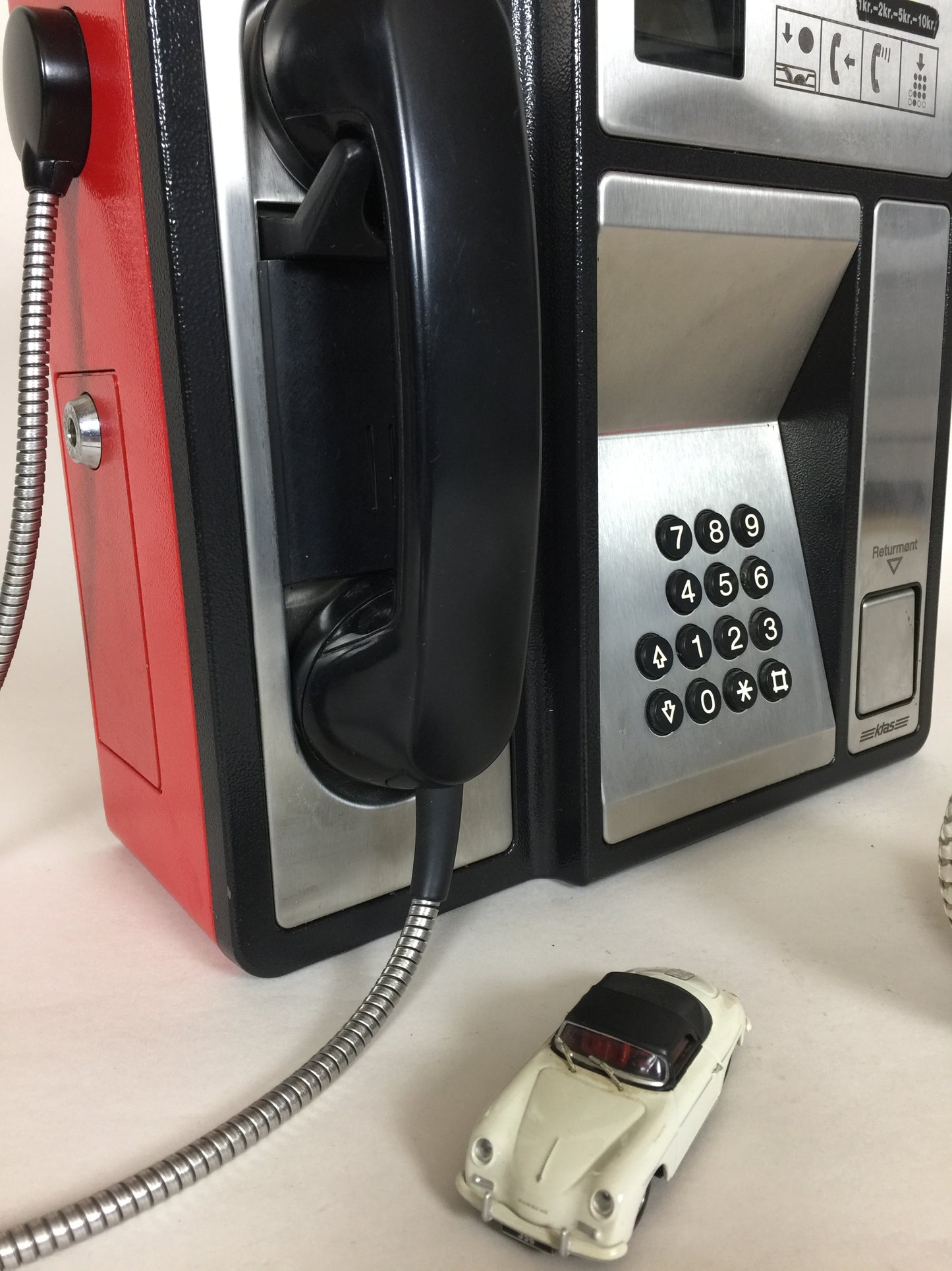 Gammel KTAS telefon med kuppel