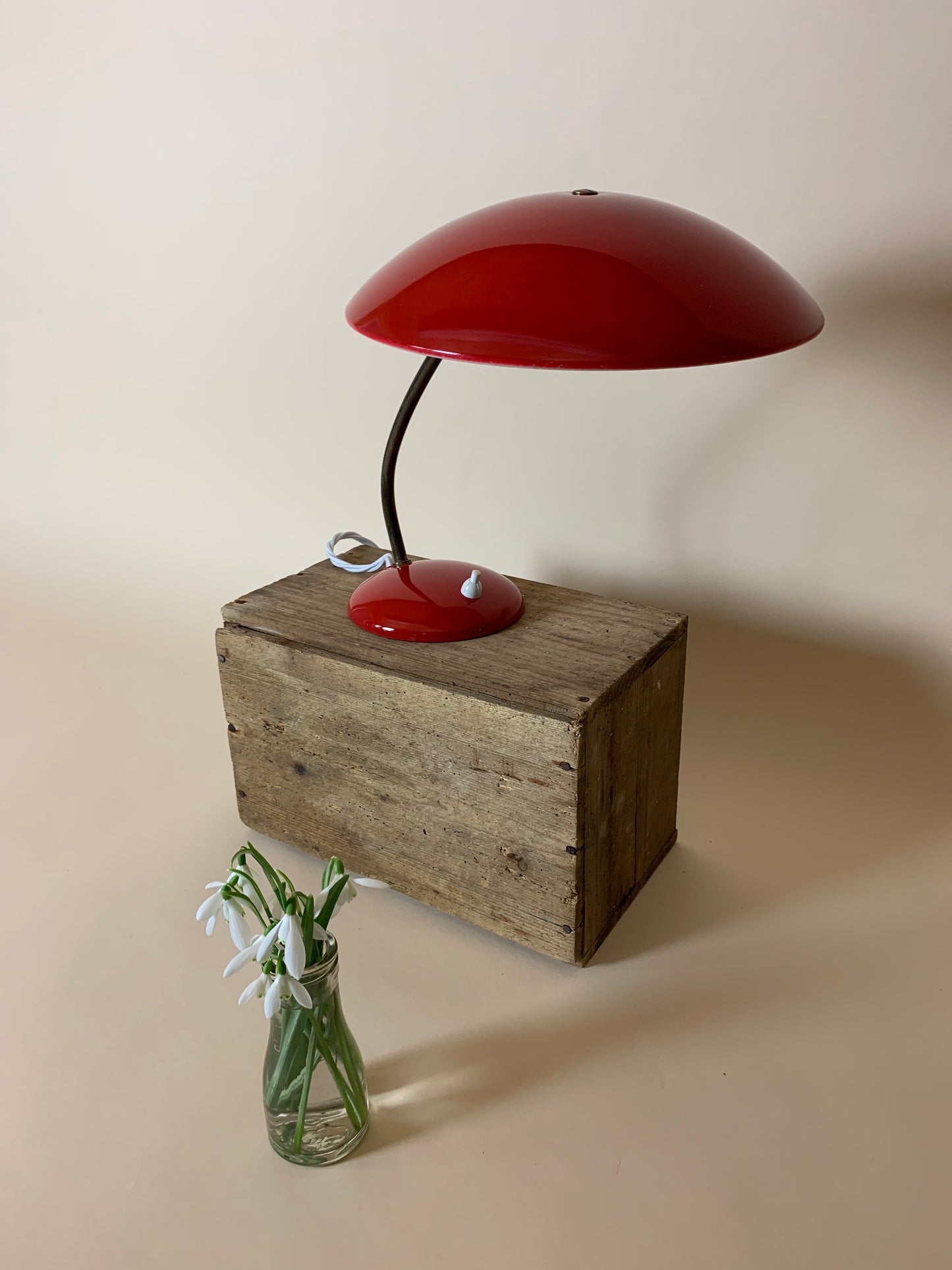 Smuk rød Christian Dell bordlampe