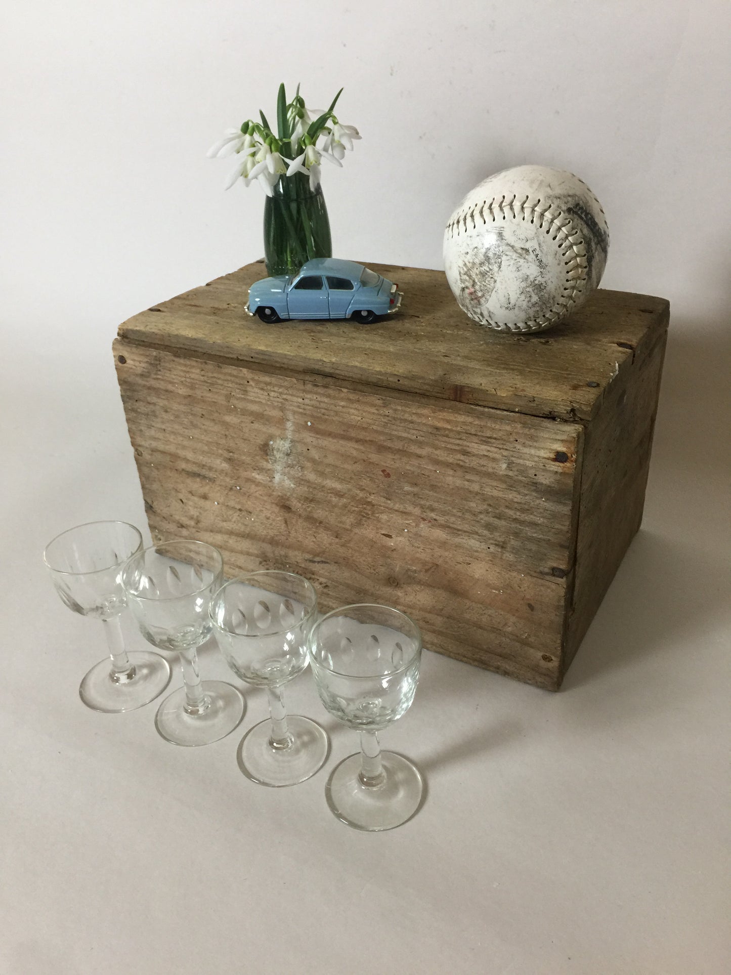 Fire smukke gamle glas