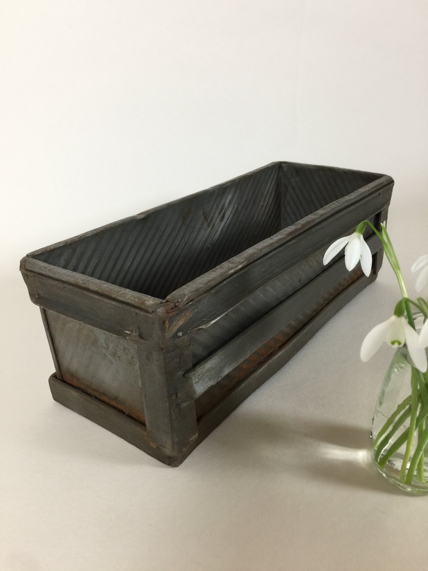 Rå og dekorativ “bageform”