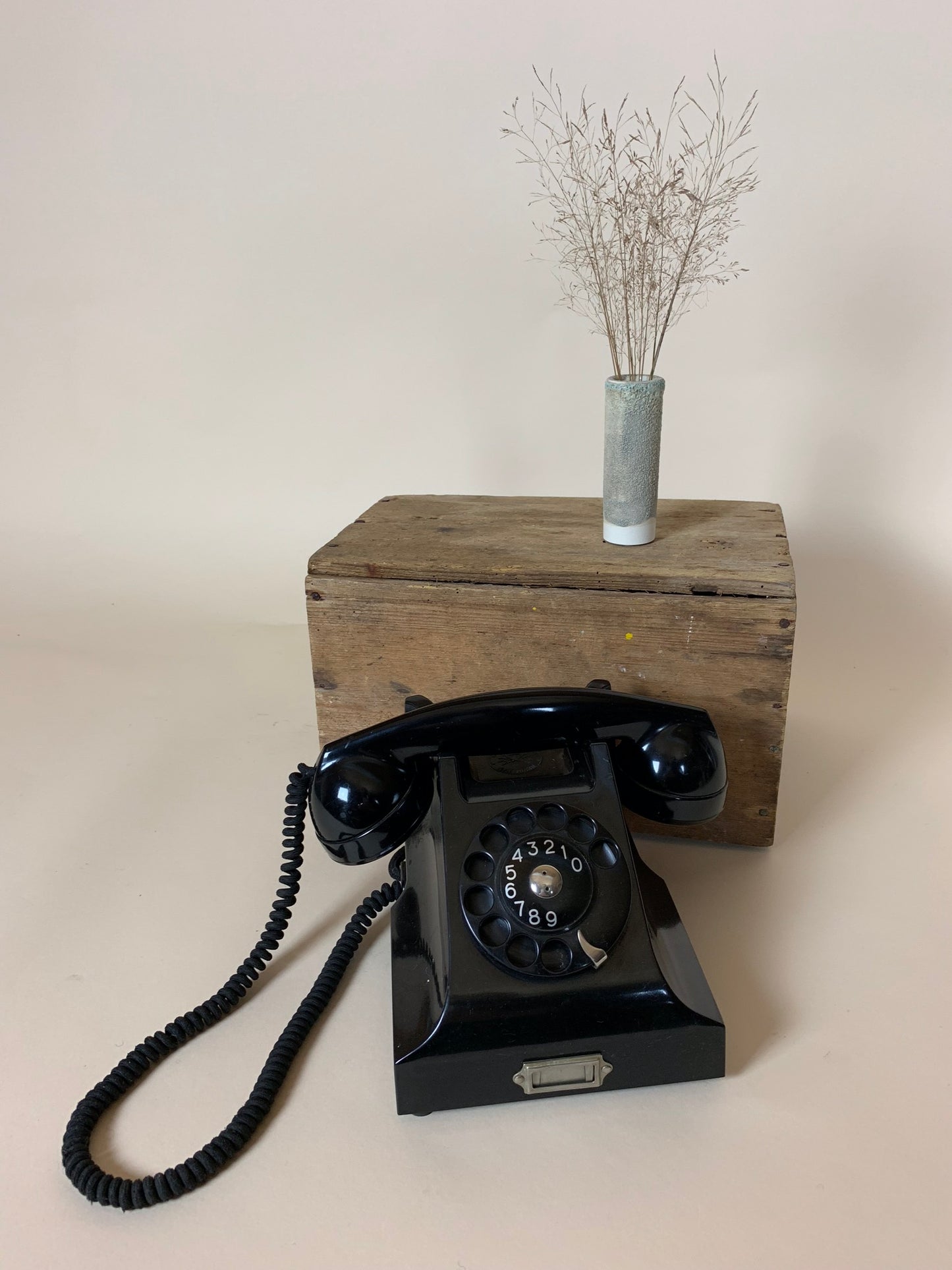 Gammel bakelit telefon
