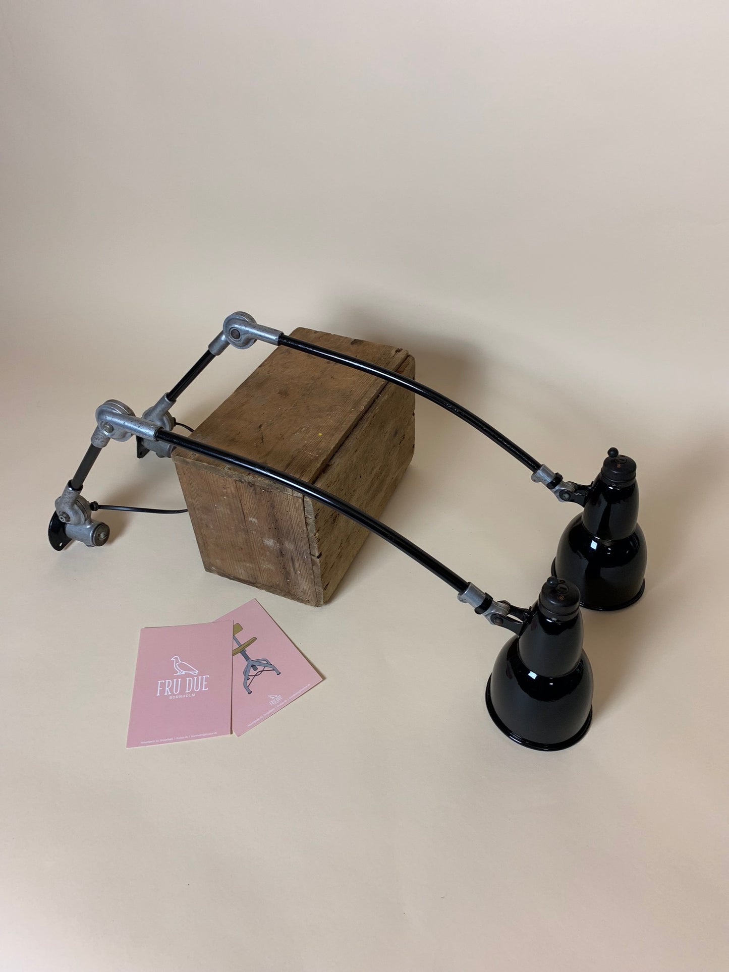 Sort lampe - sælges enkeltvis (prisen er pr. stk.)