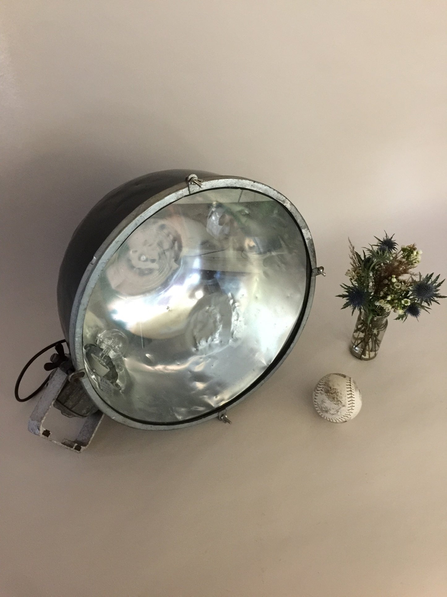 Meget stor og meget rå industri lampe