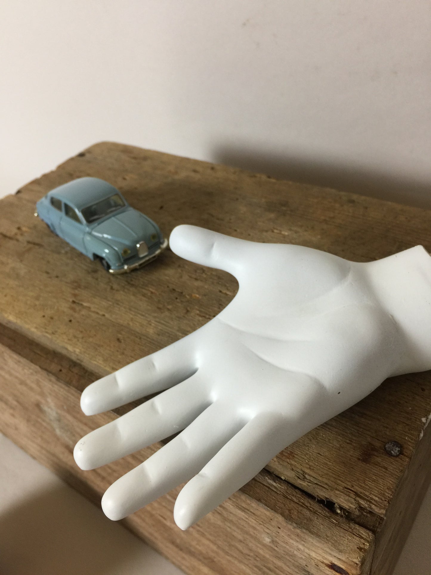 Barnehånd med fine detaljer