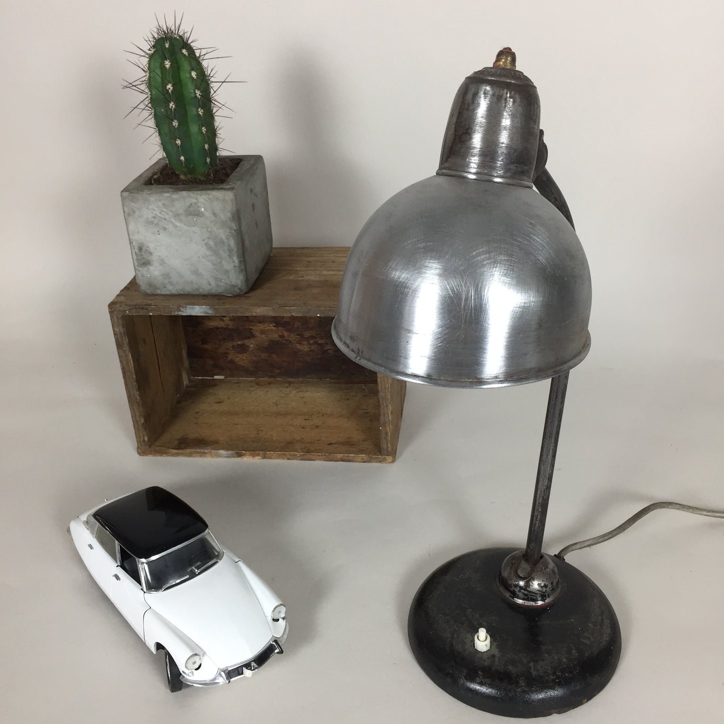 Kaiser Idell Bordlampe model 6551