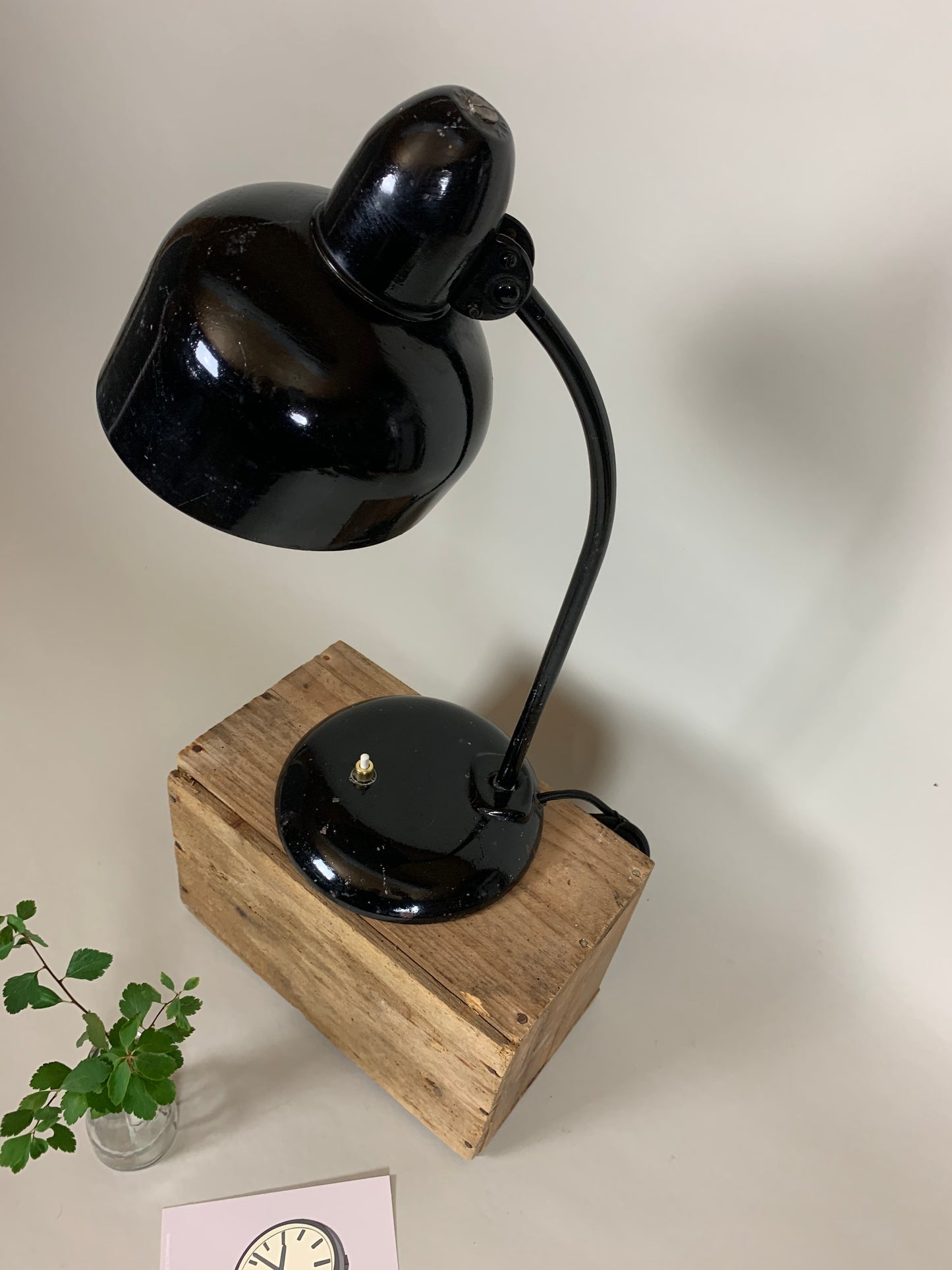 Sort Escolux vintagelampe med masser af skøn patina