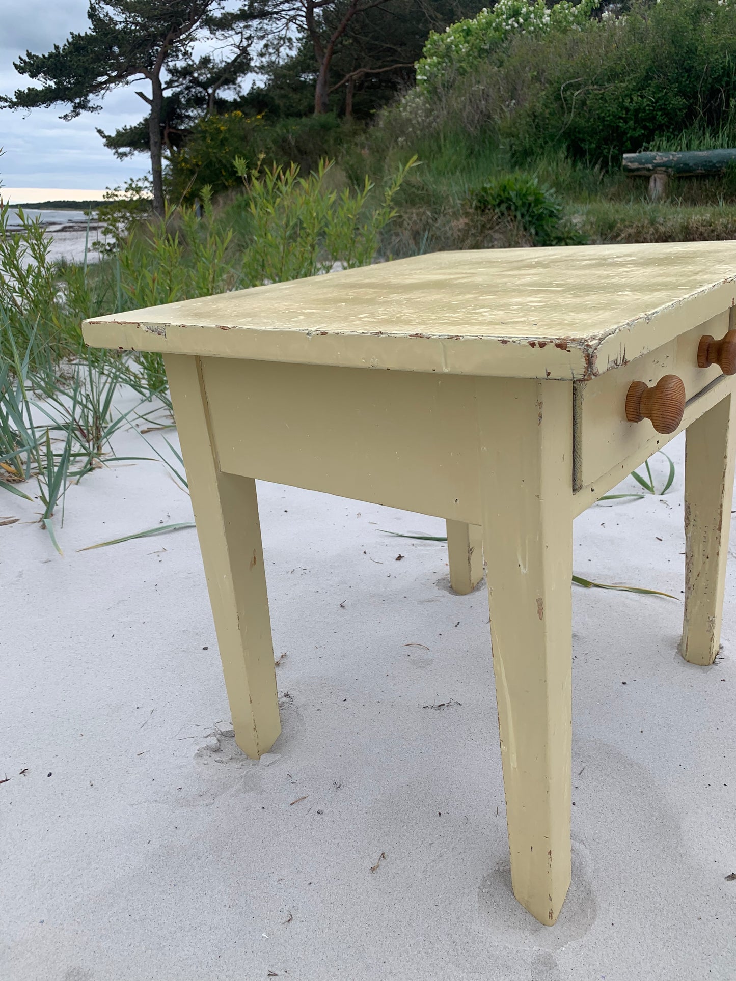 Børnebord med skuffer