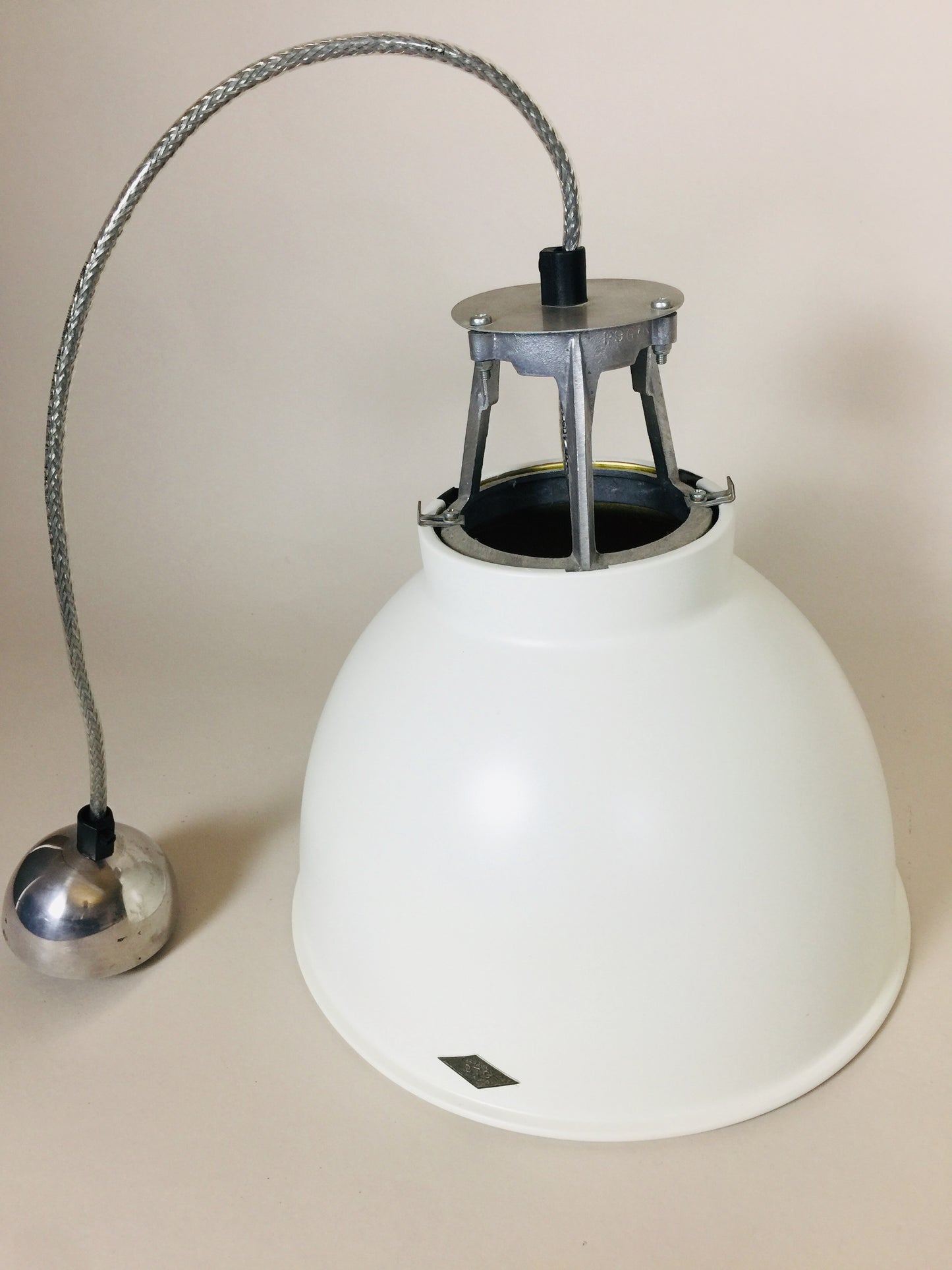 Btc lampe hvid med guld - Titan