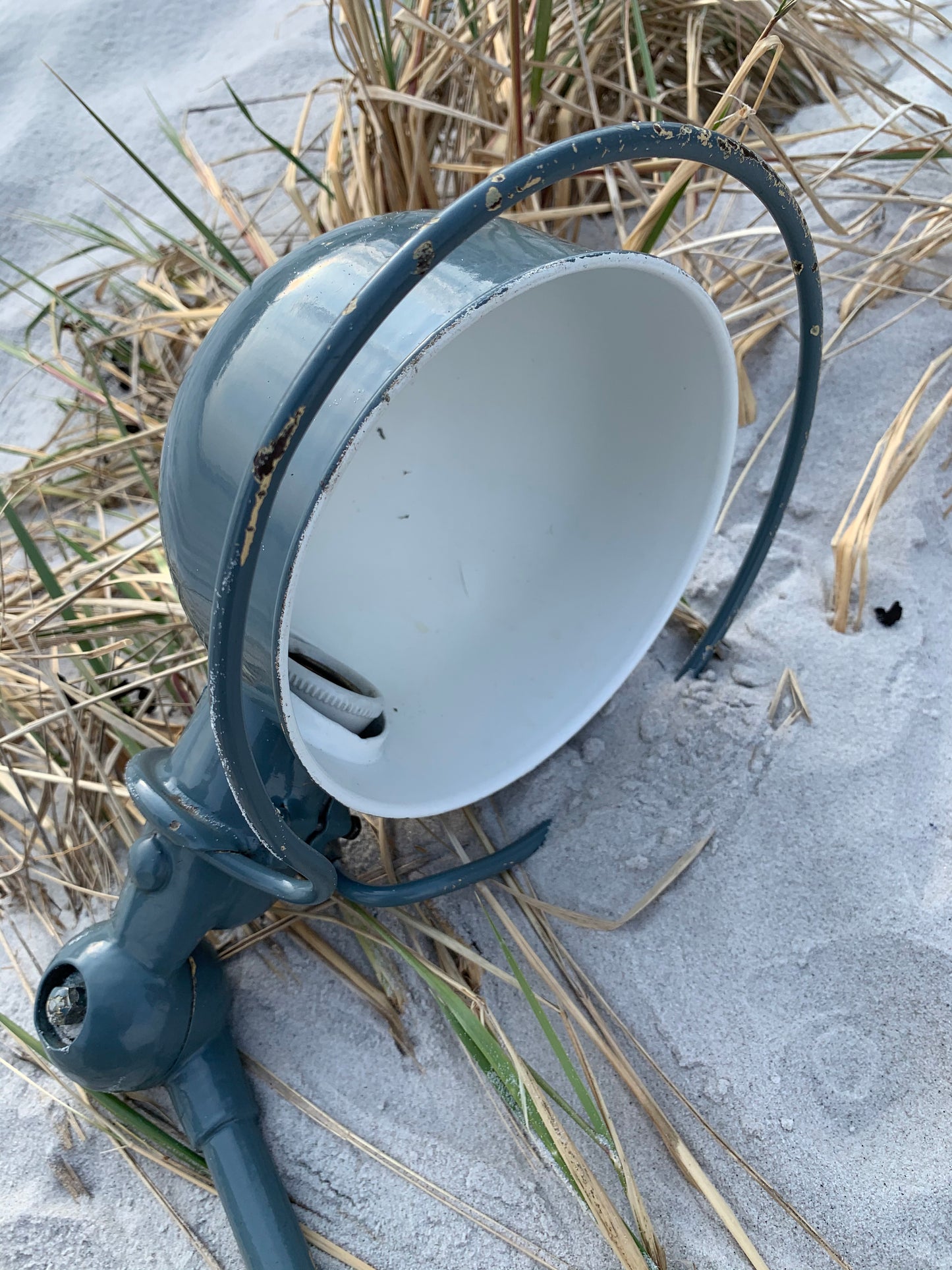 Jieldé væglampe i grå med masser af patina