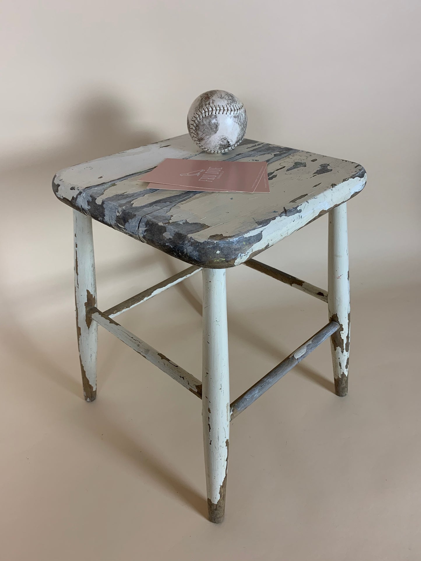 Taburet med masser af patina