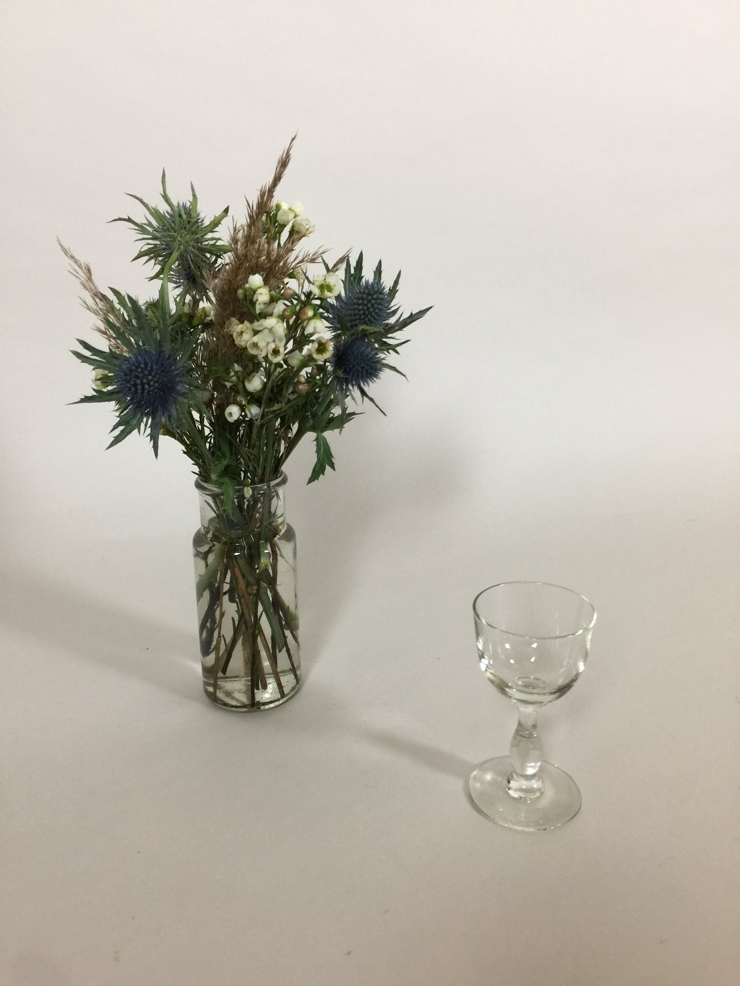 Fint lille dekorativt glas