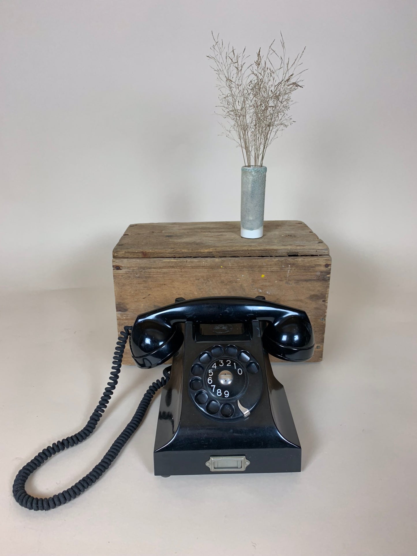 Gammel bakelit telefon