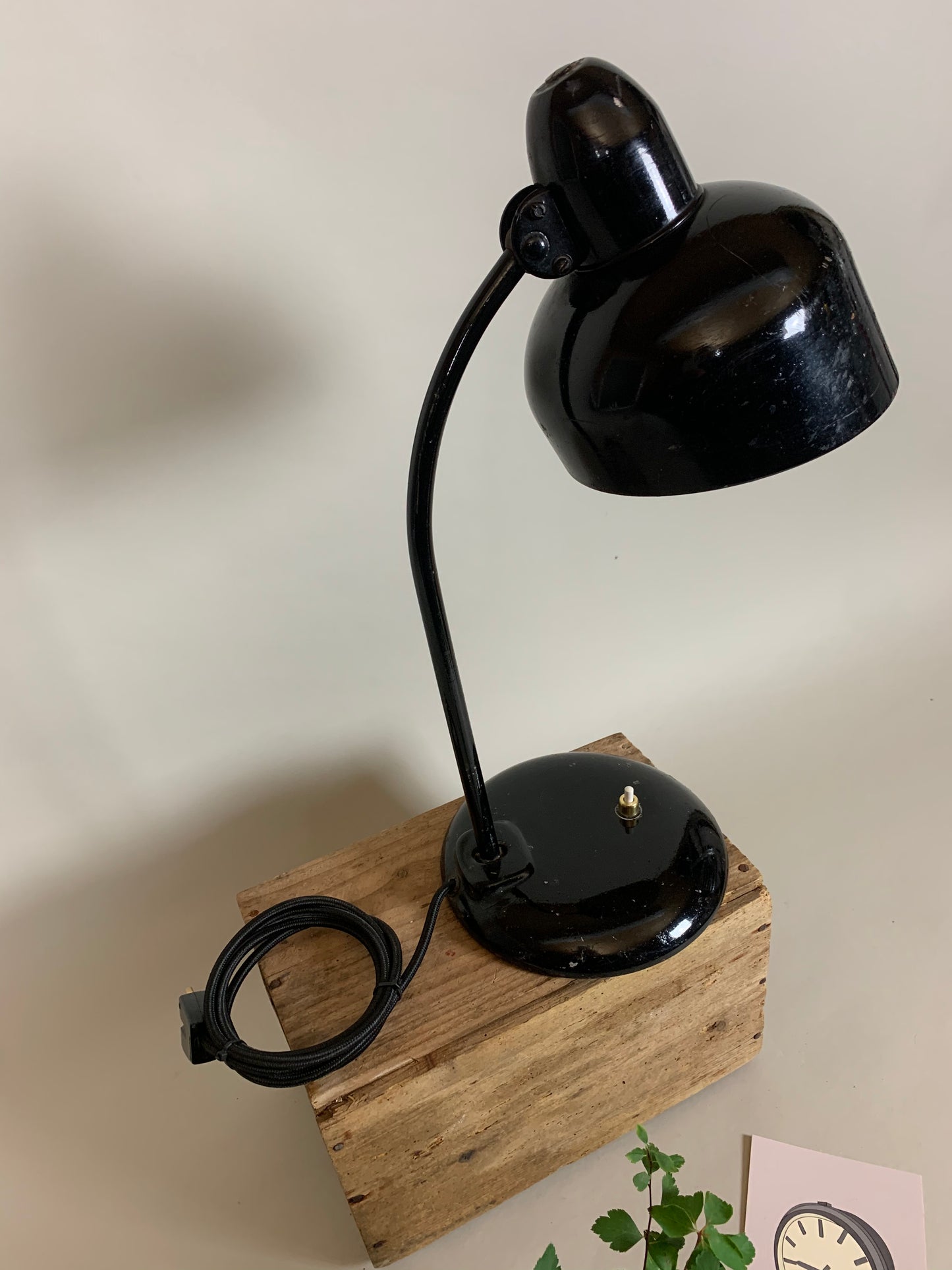 Sort Escolux vintagelampe med masser af skøn patina
