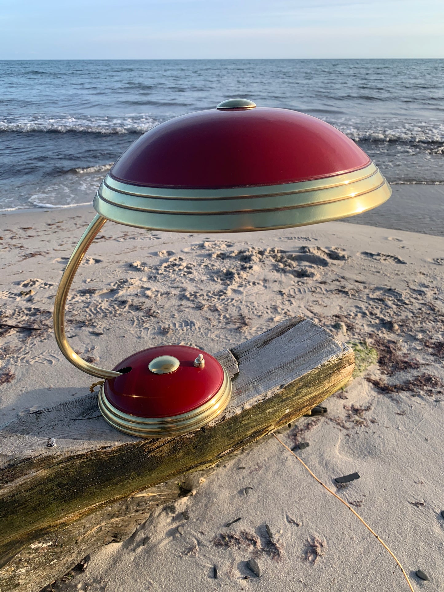 Helo bordlampe - Rød/messing