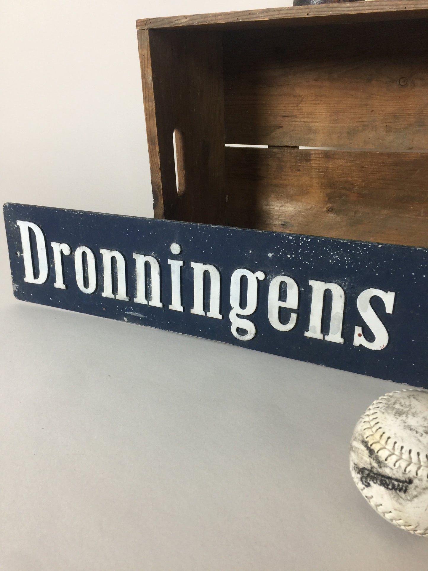 Vejskilt med royal historie
