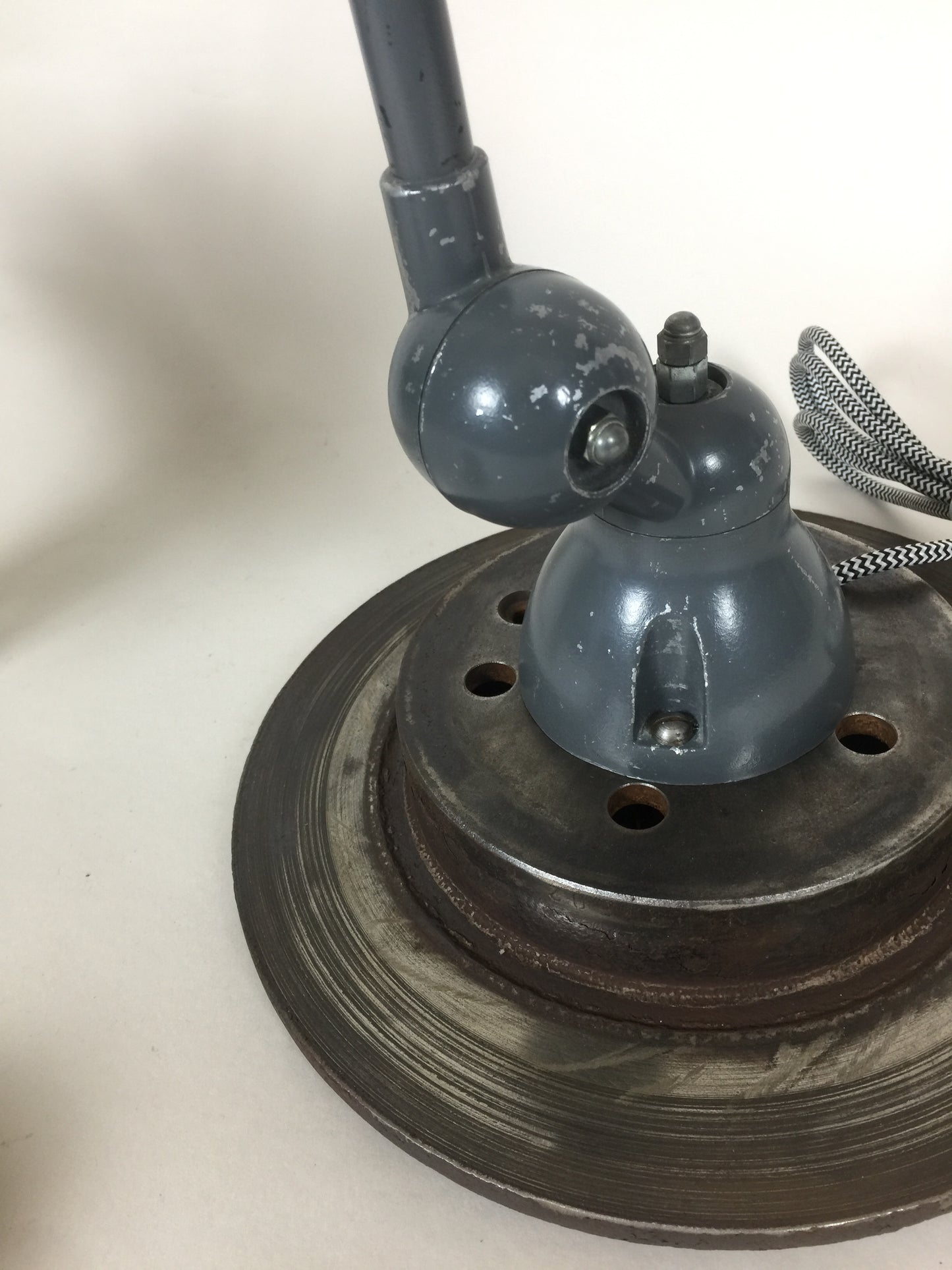 Jieldé bordlampe i grå med tænd/sluk kontakt