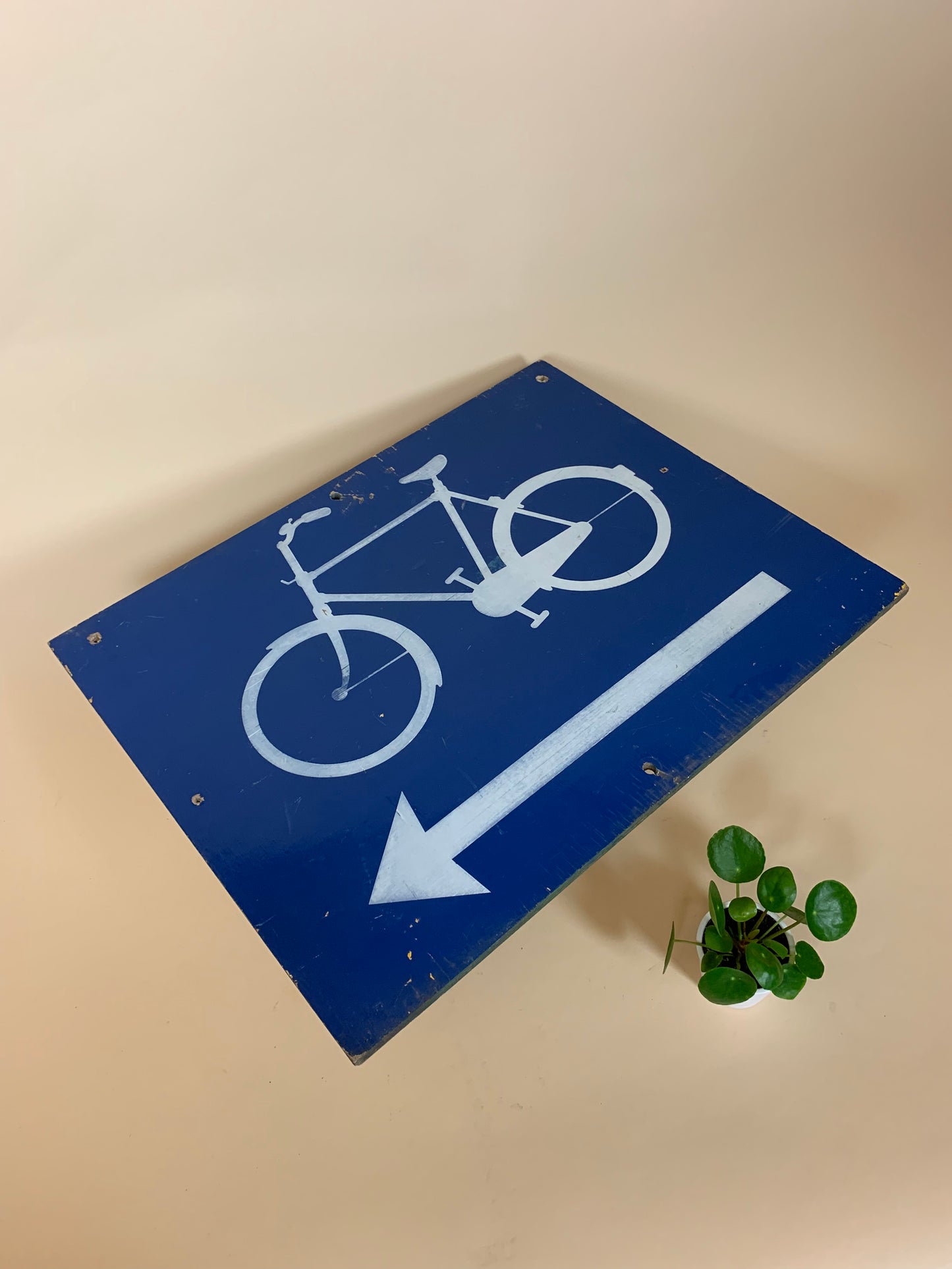 Dekorativt cykel skilt i træ