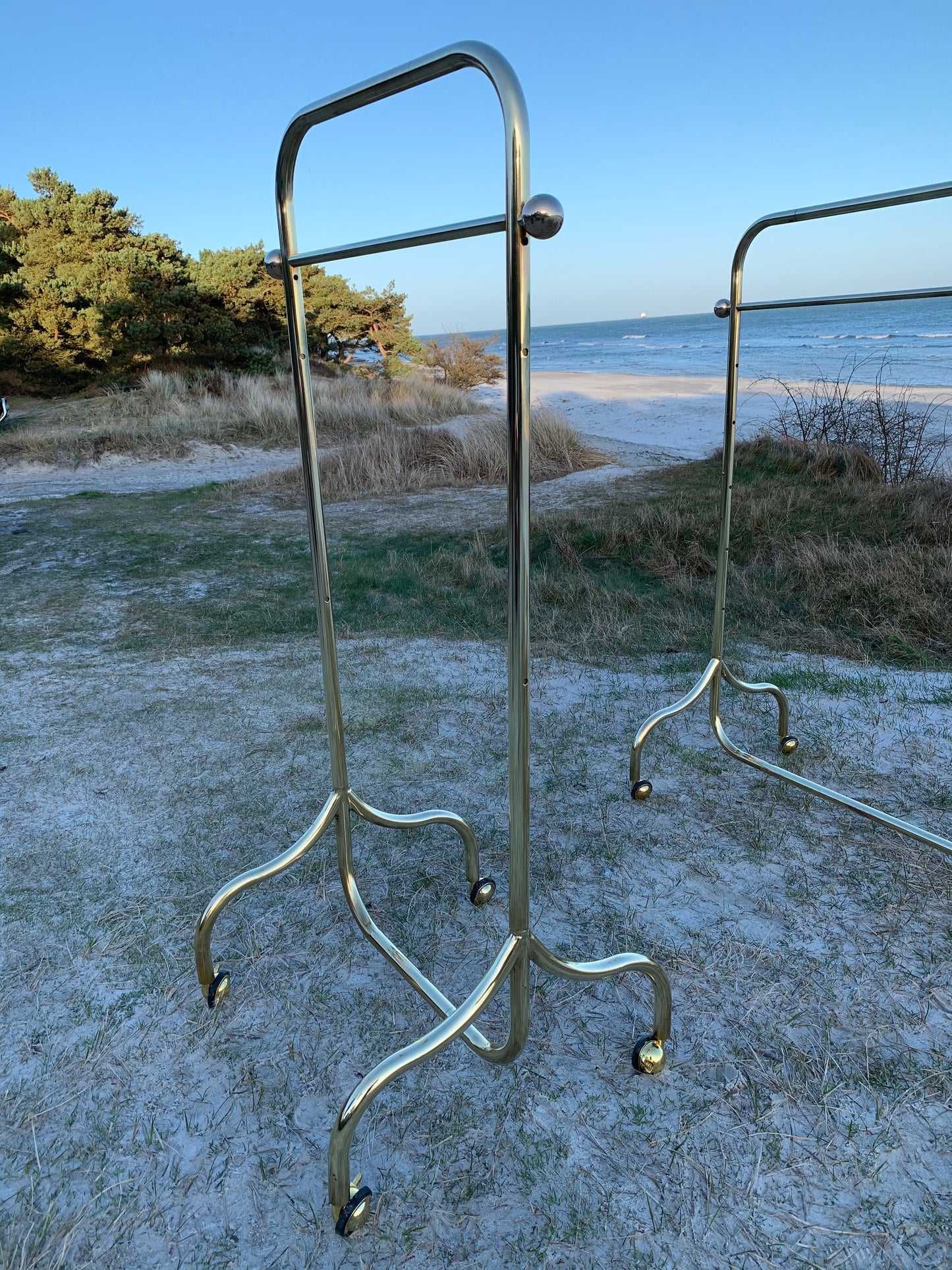Messing garderobestativ med hjul - (Prisen er for det lille stativ på billederne)