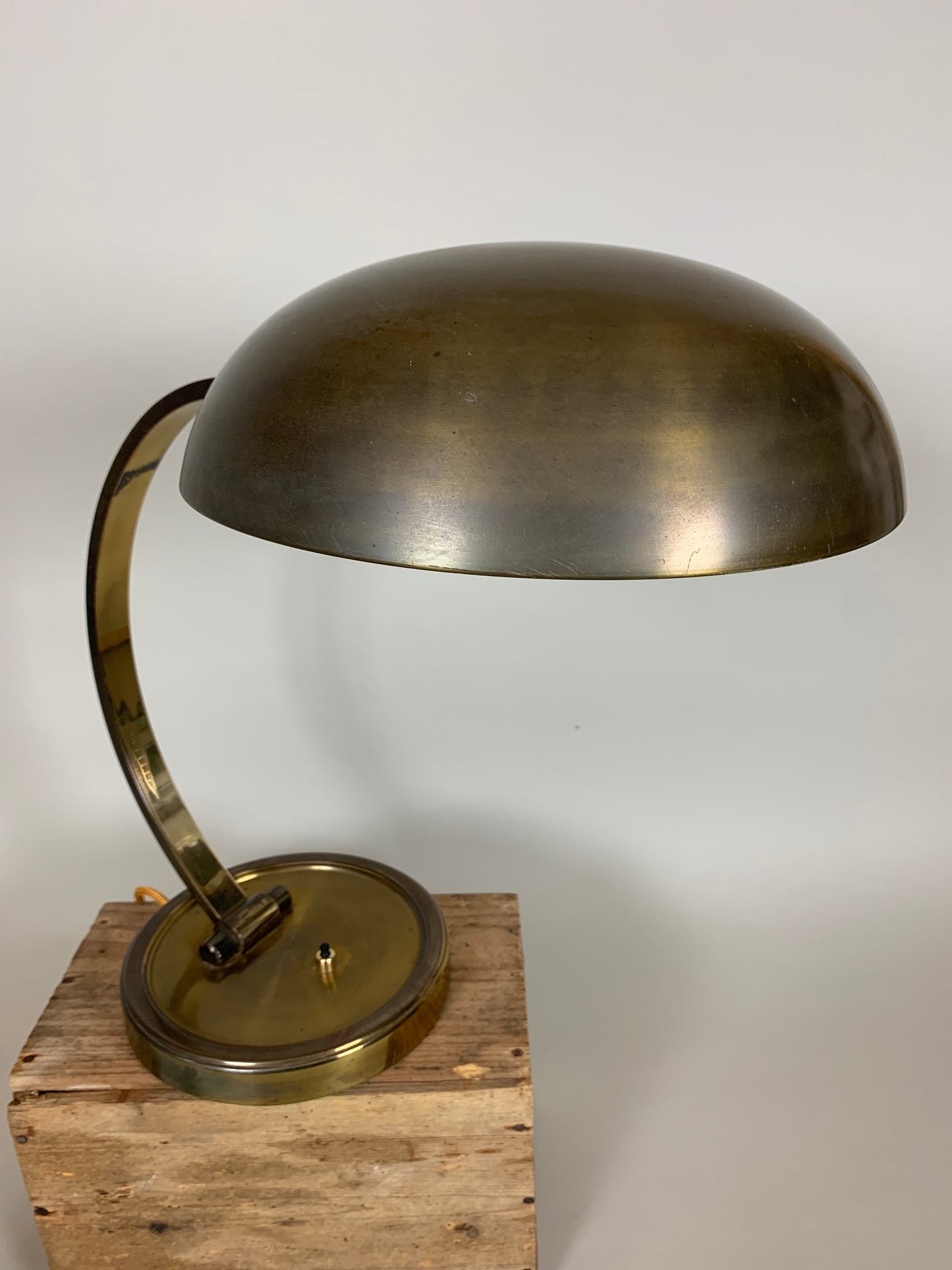 Gecos bordlampe i messing