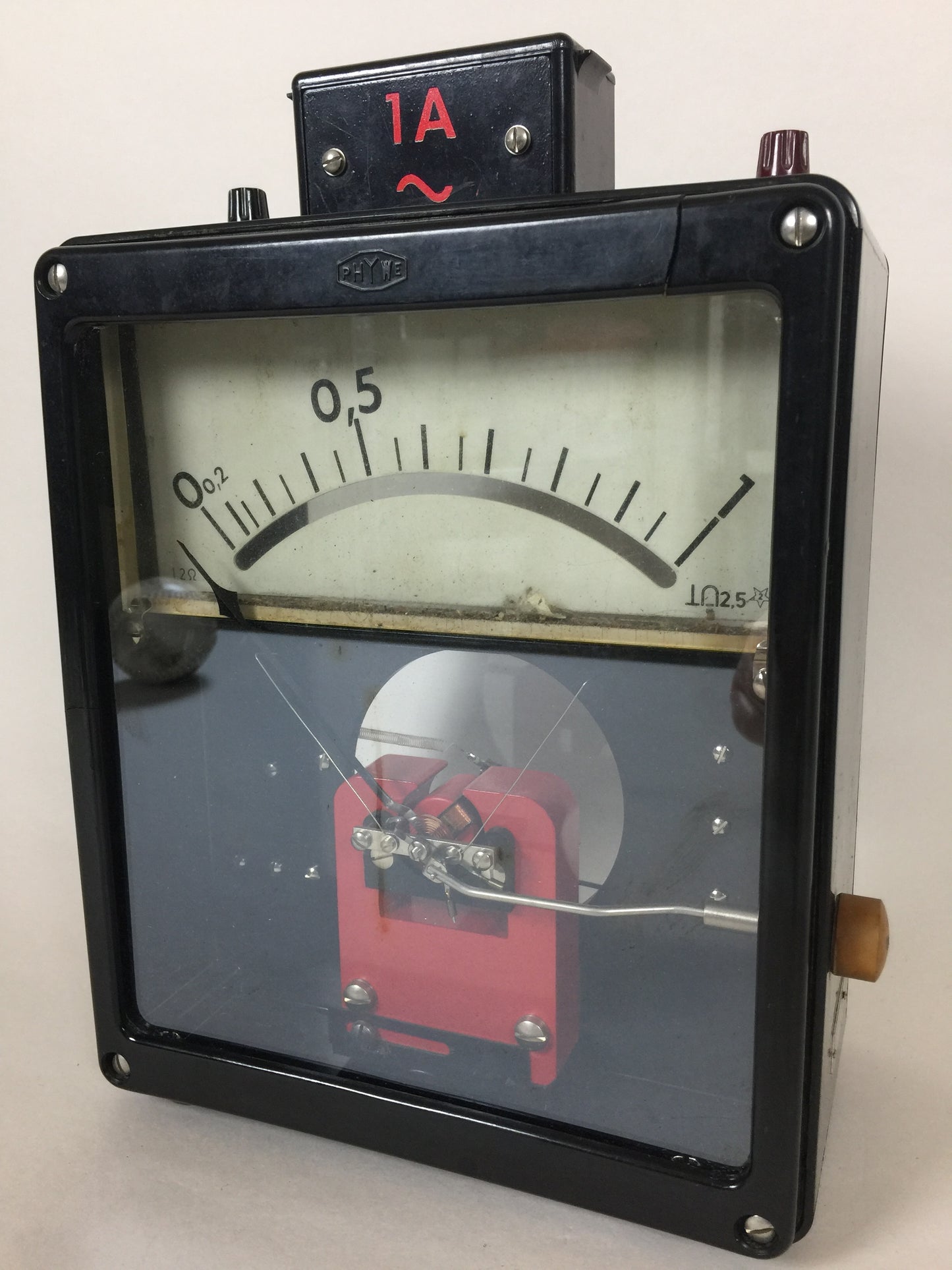 Råt og dekorativt voltmeter