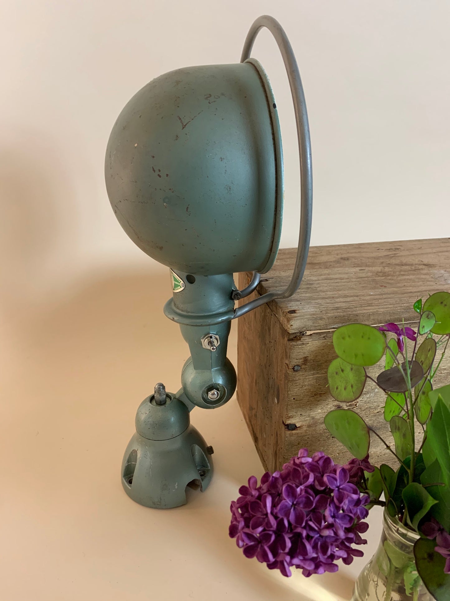 Jieldé væglampe - Grøn med masser af patina