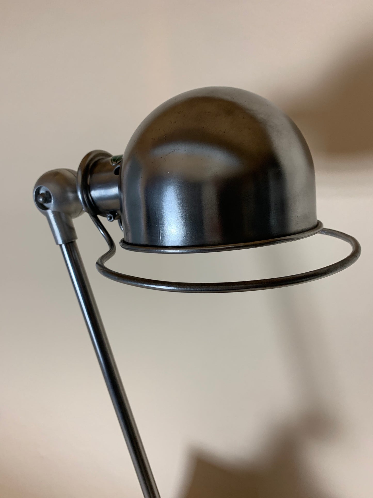 Jieldé lampe med en arm og flot fod