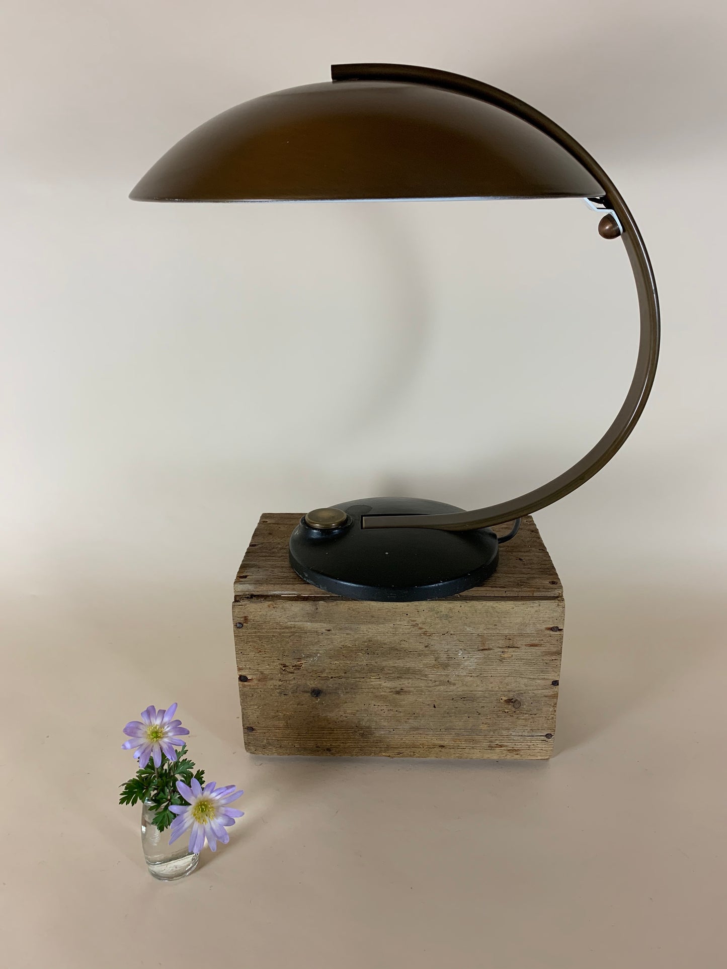 Egon Hillebrand messinglampe med sort fod