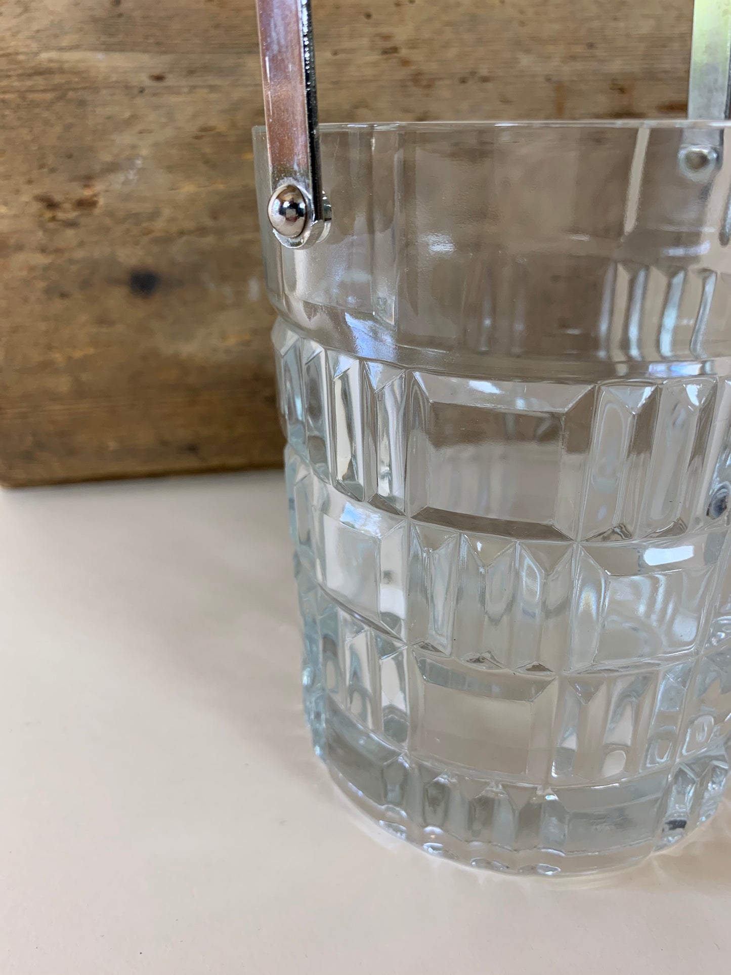 Isspand i glas med mønster og hank