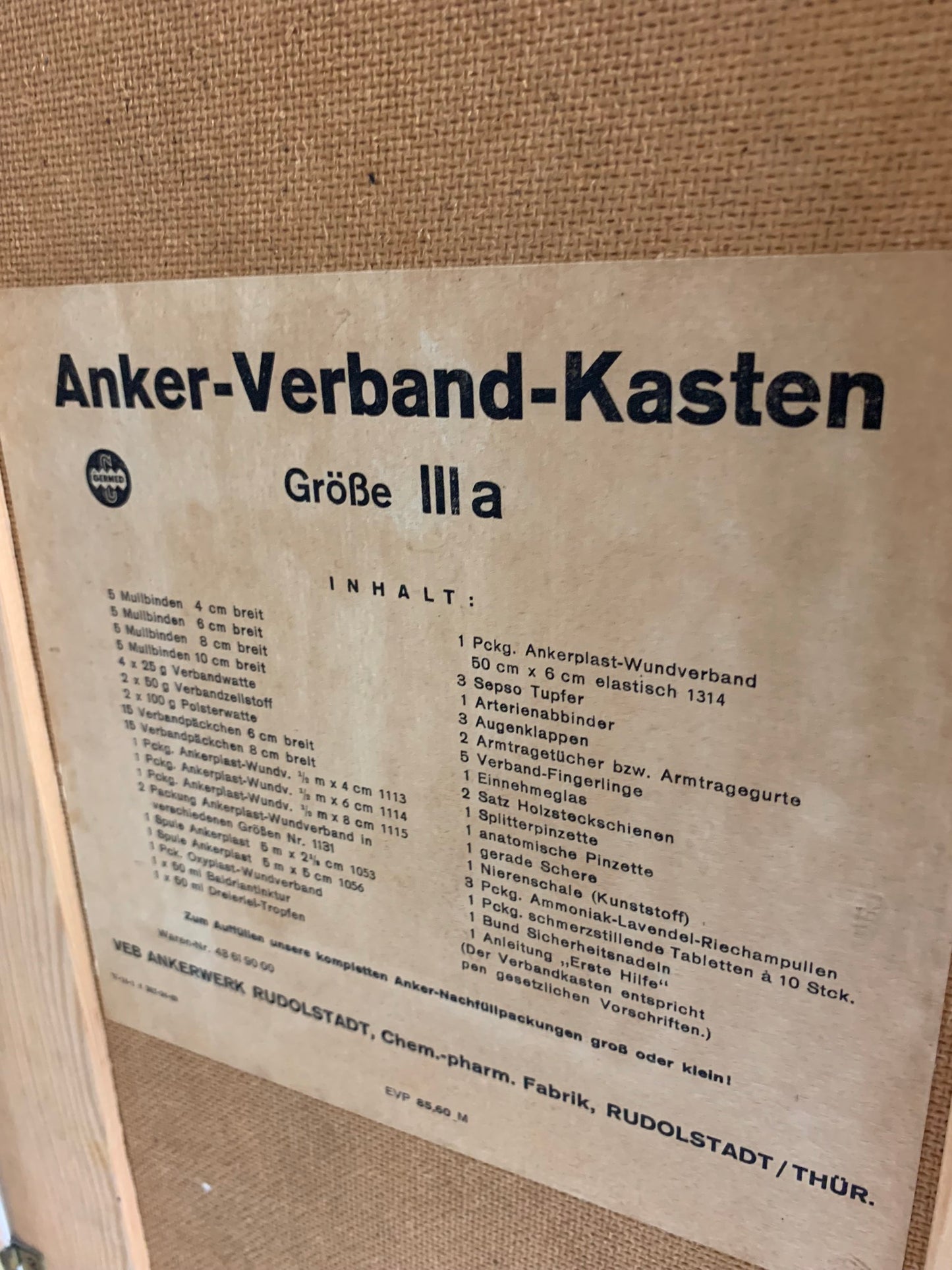 Medicinskab med indhold