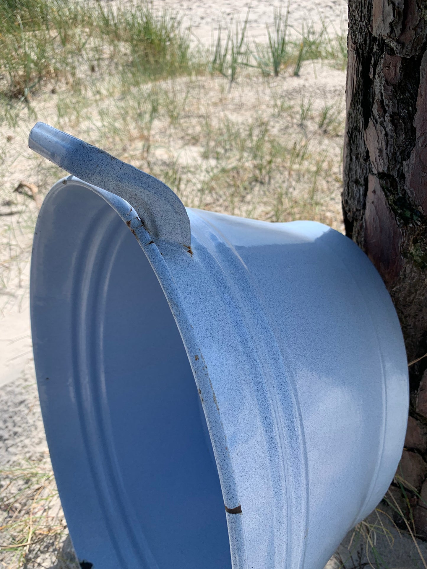 Stor balje i lyseblå emalje