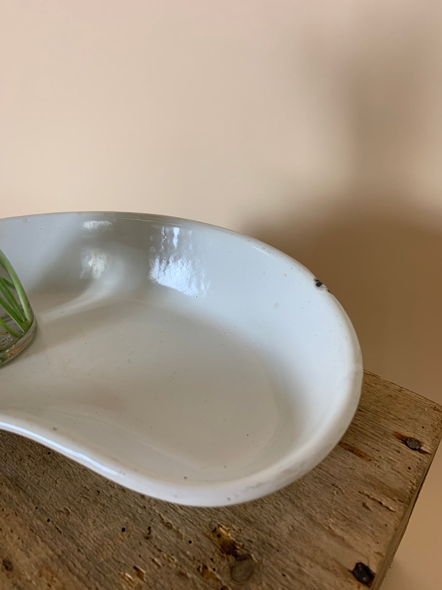 Emalje bakke i hvid