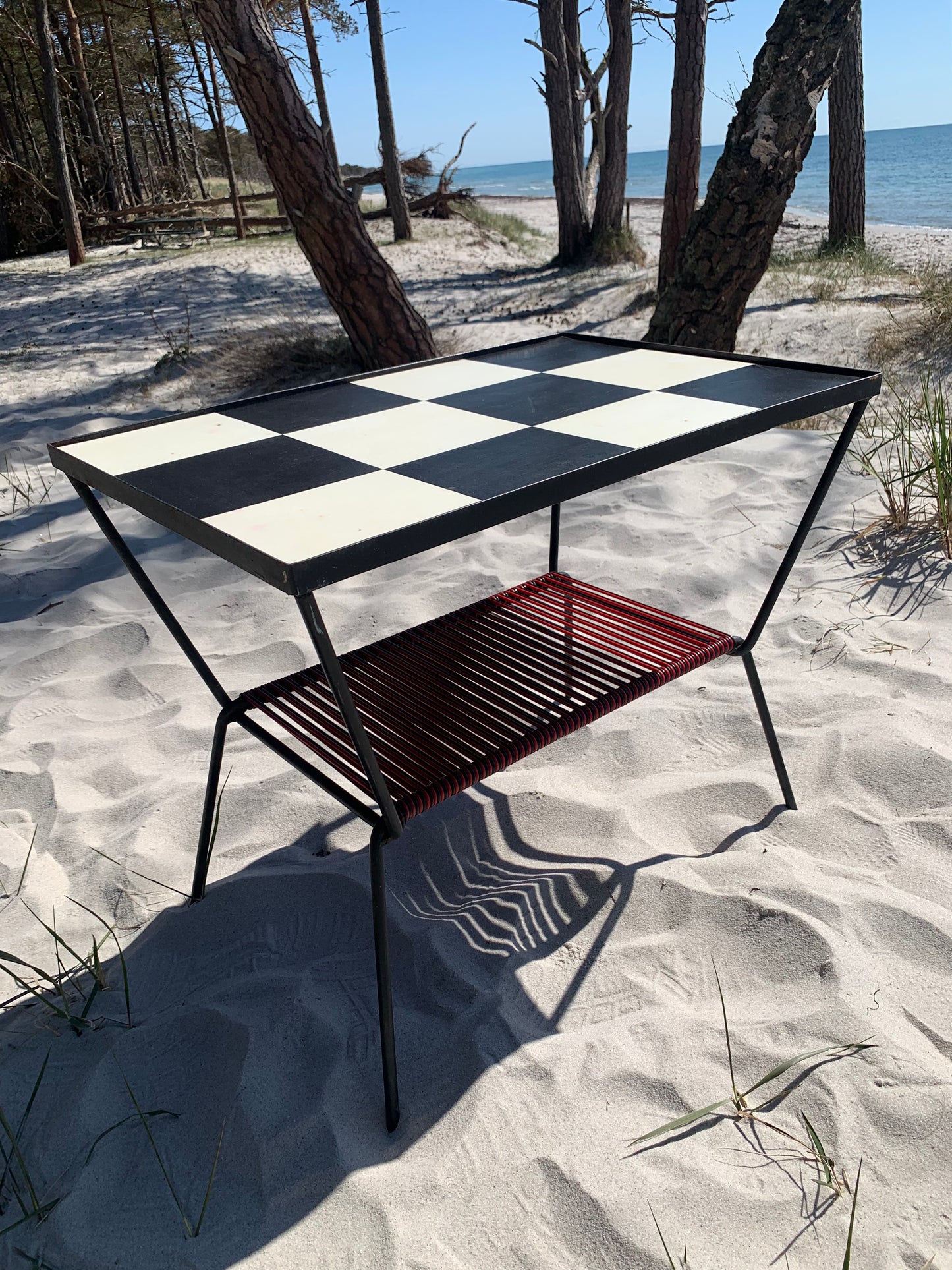 Bord med linoleums bordplade