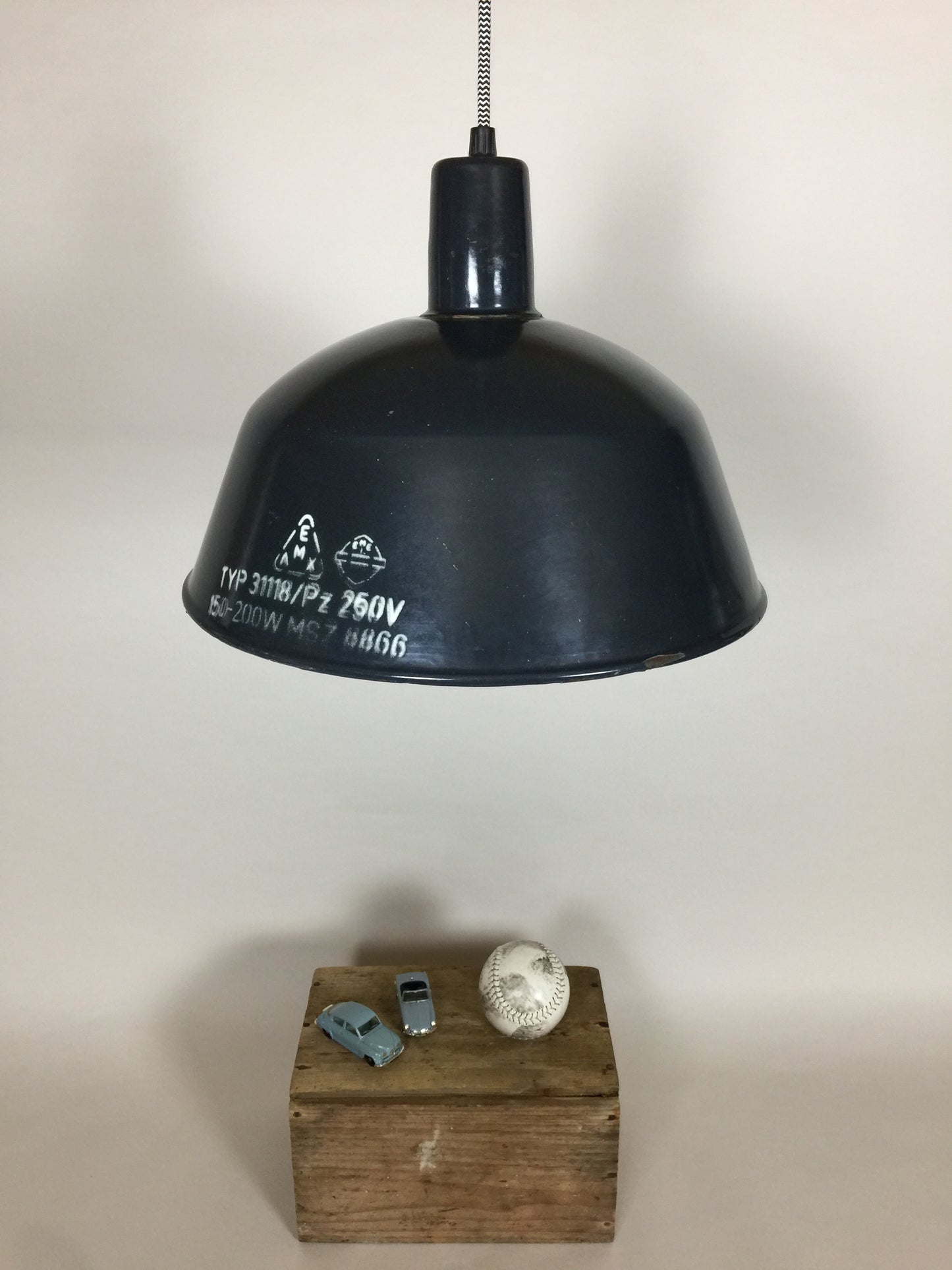 Smuk, rå og industriel lampe