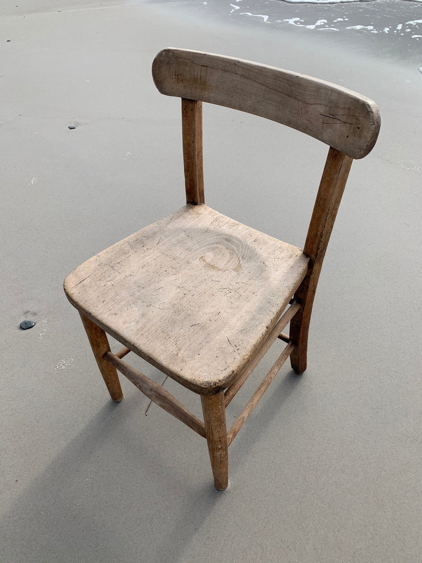 Børnestol med en sjældent set lækker patina