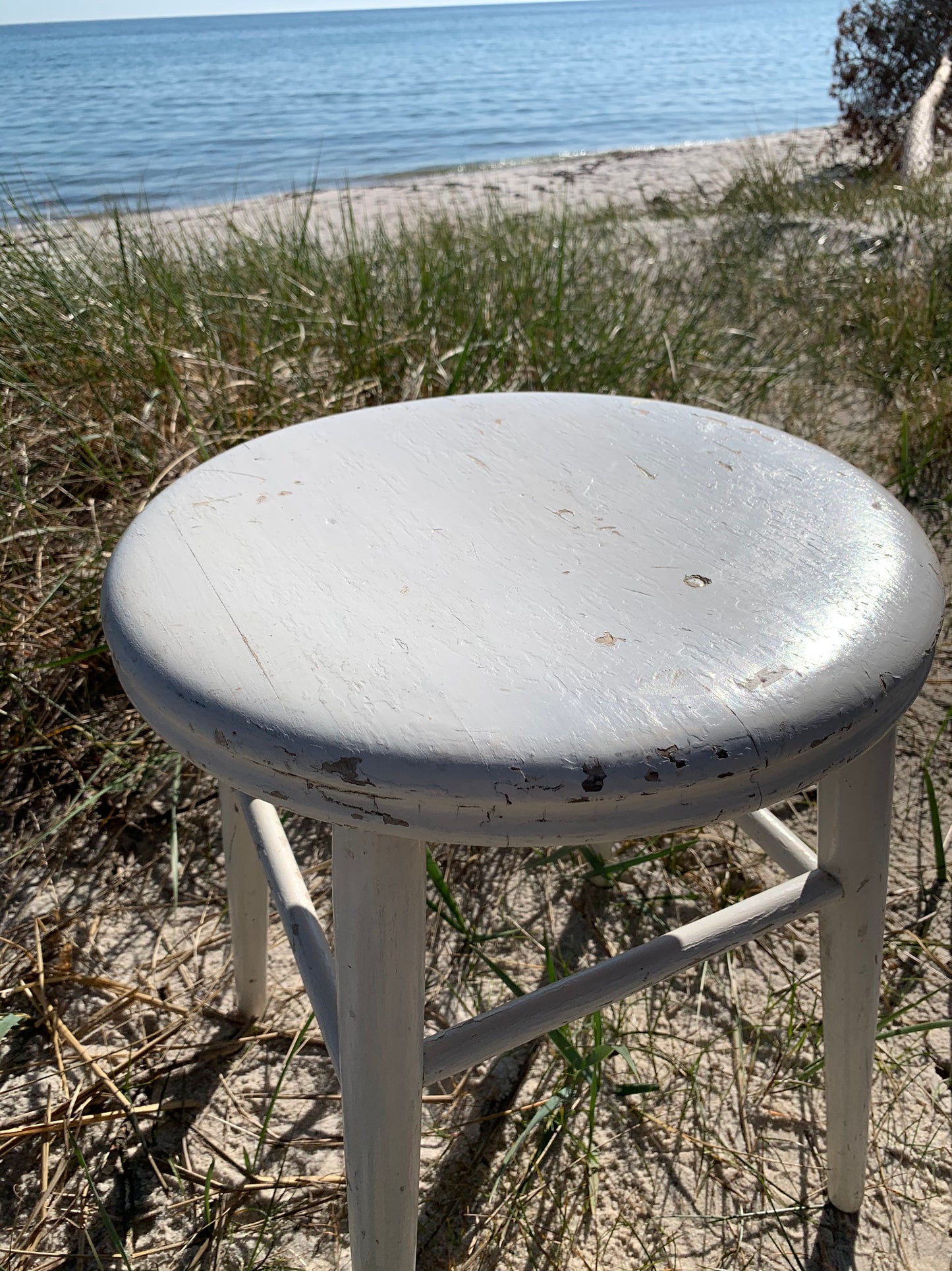 Skøn hvid taburet
