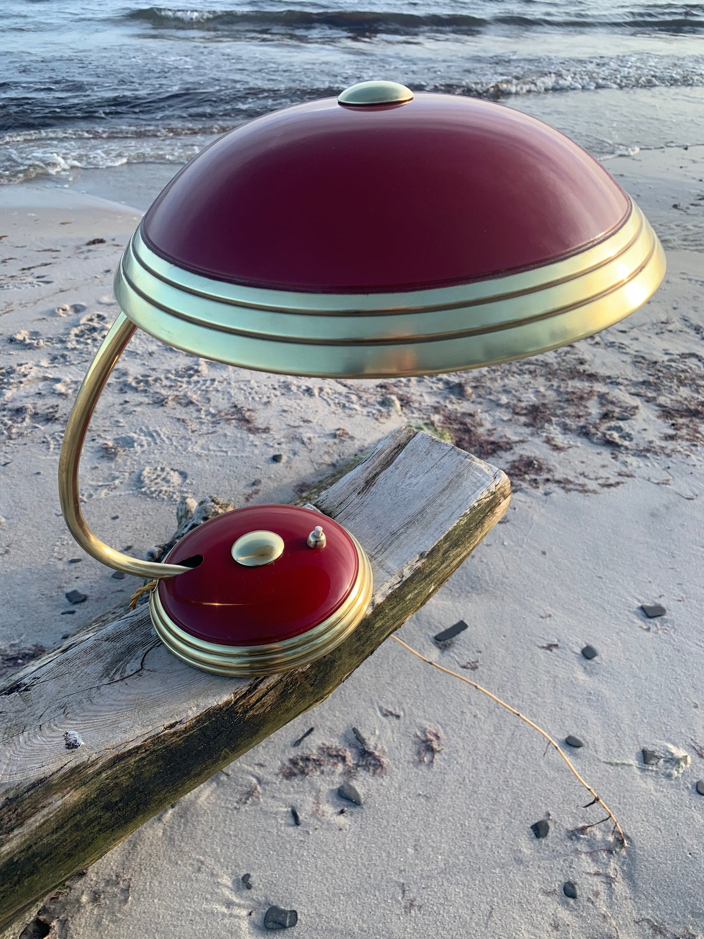 Helo bordlampe - Rød/messing