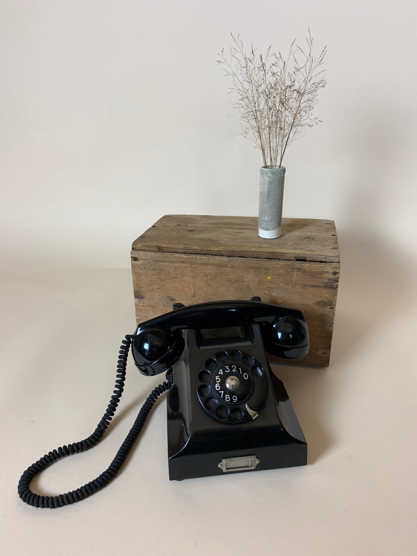 Gammel bakelit telefon