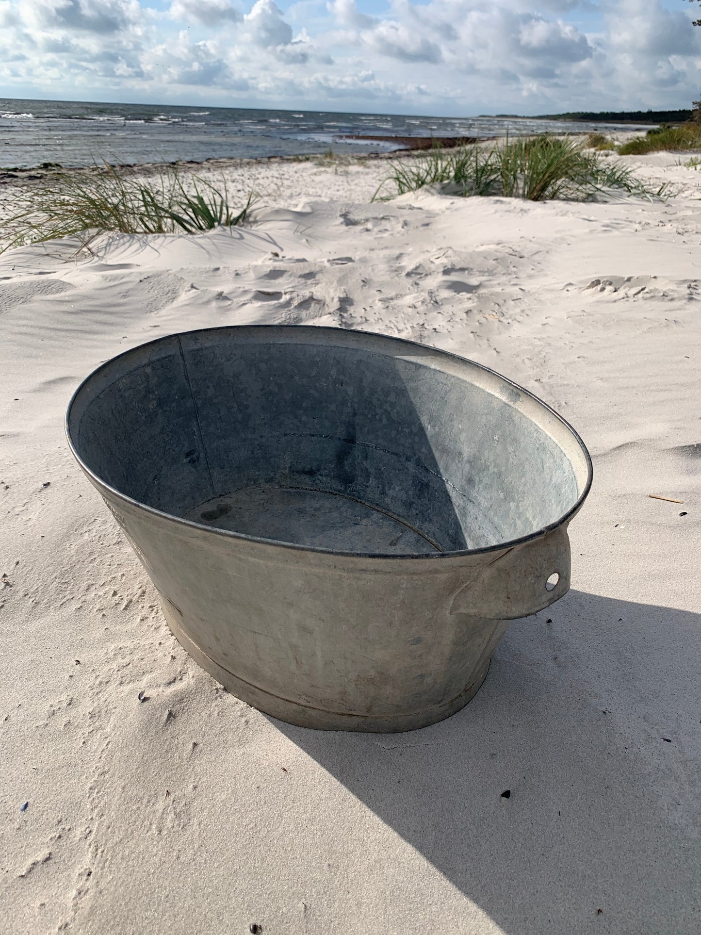 Flot gammel zinkbalje med fine detaljer