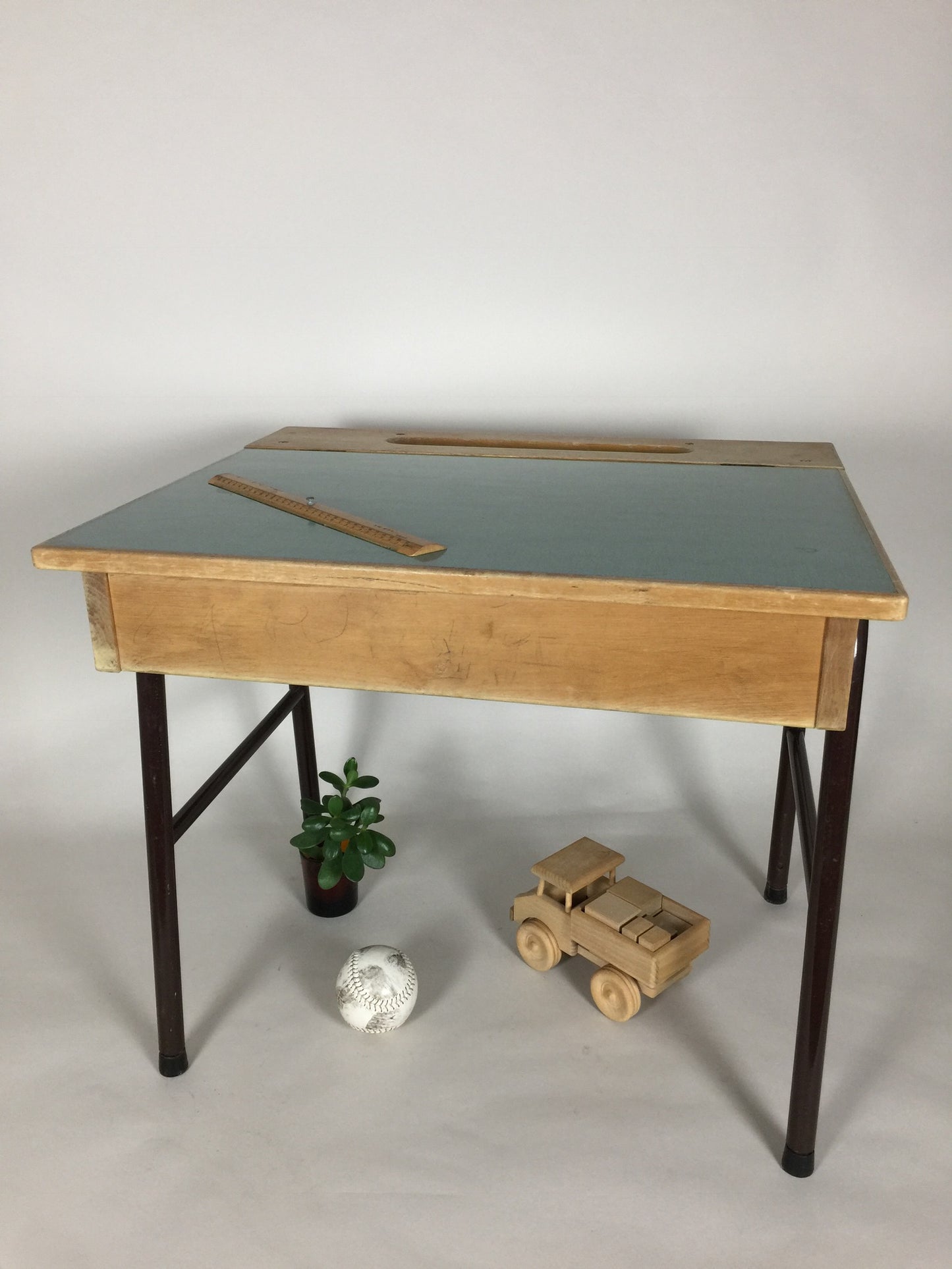 Skønt skolebord fra 1979