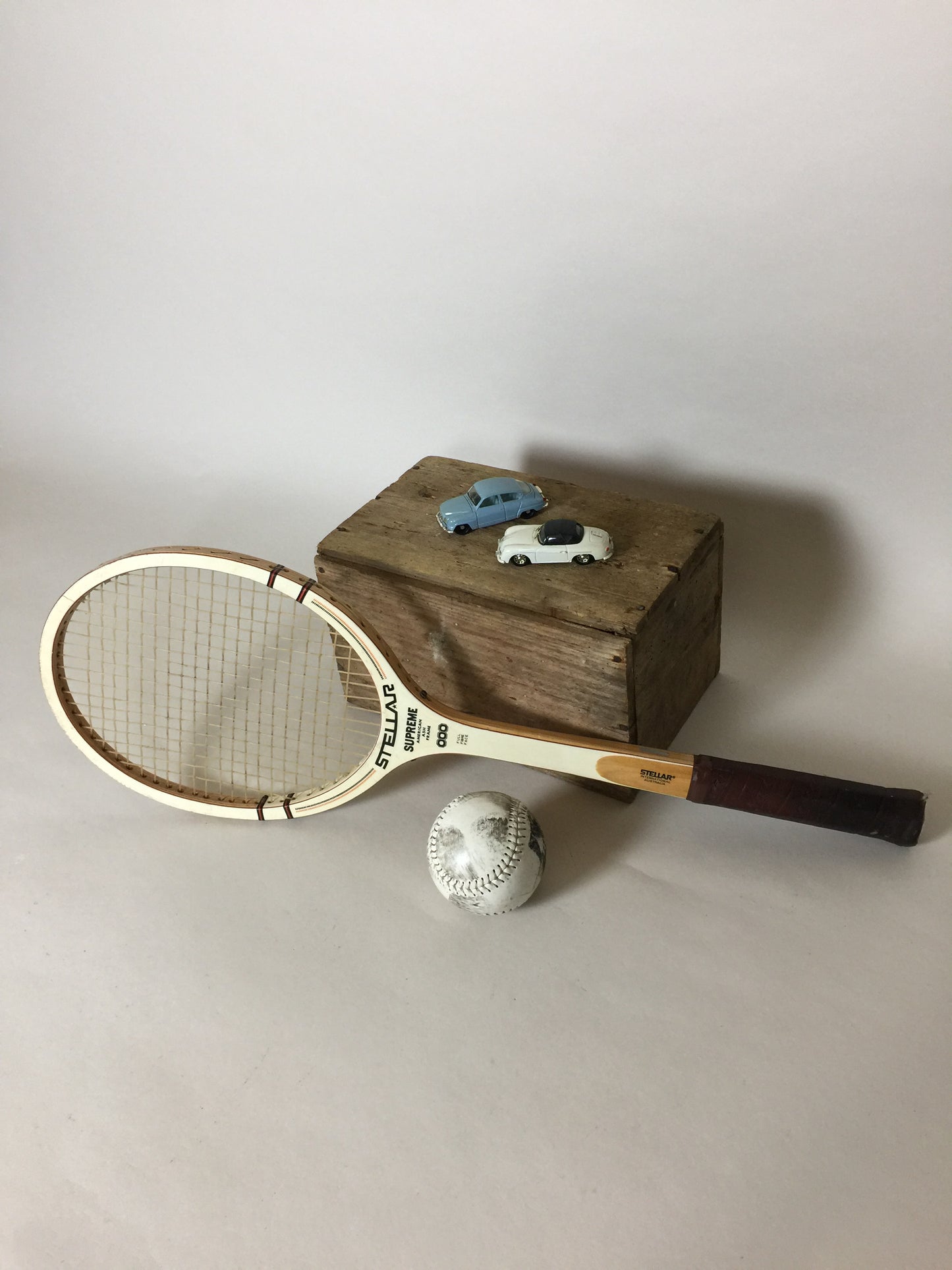 Skøn og gammel tennisketcher