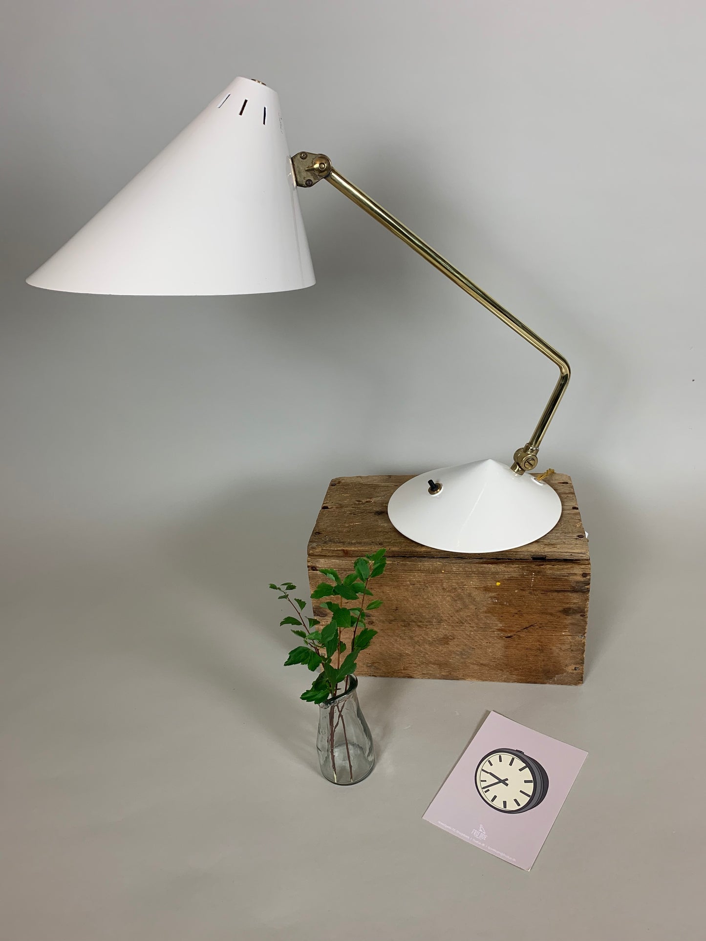 Hala bordlampe- Hvid og messing