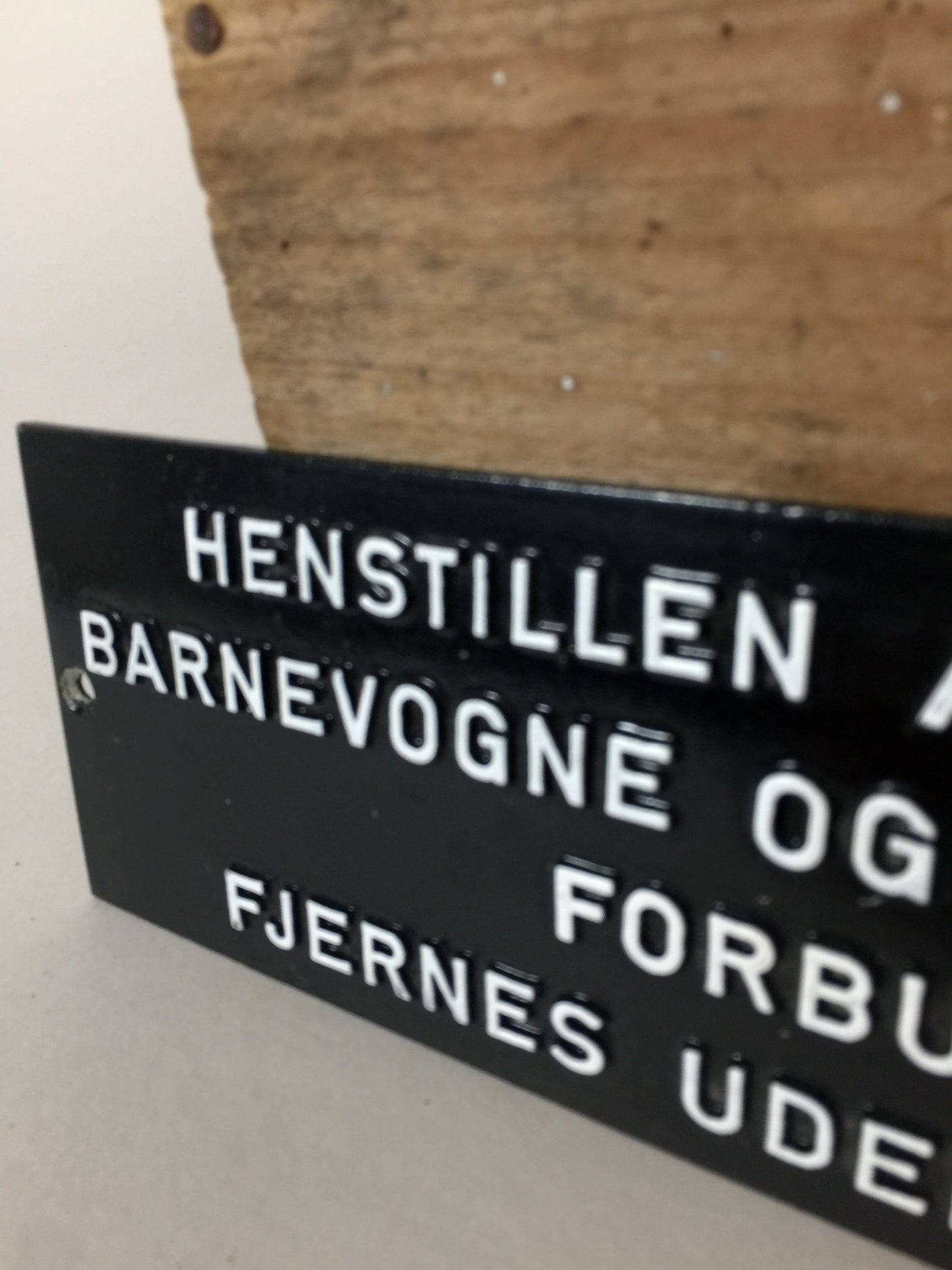 Fint og dekorativt skilt