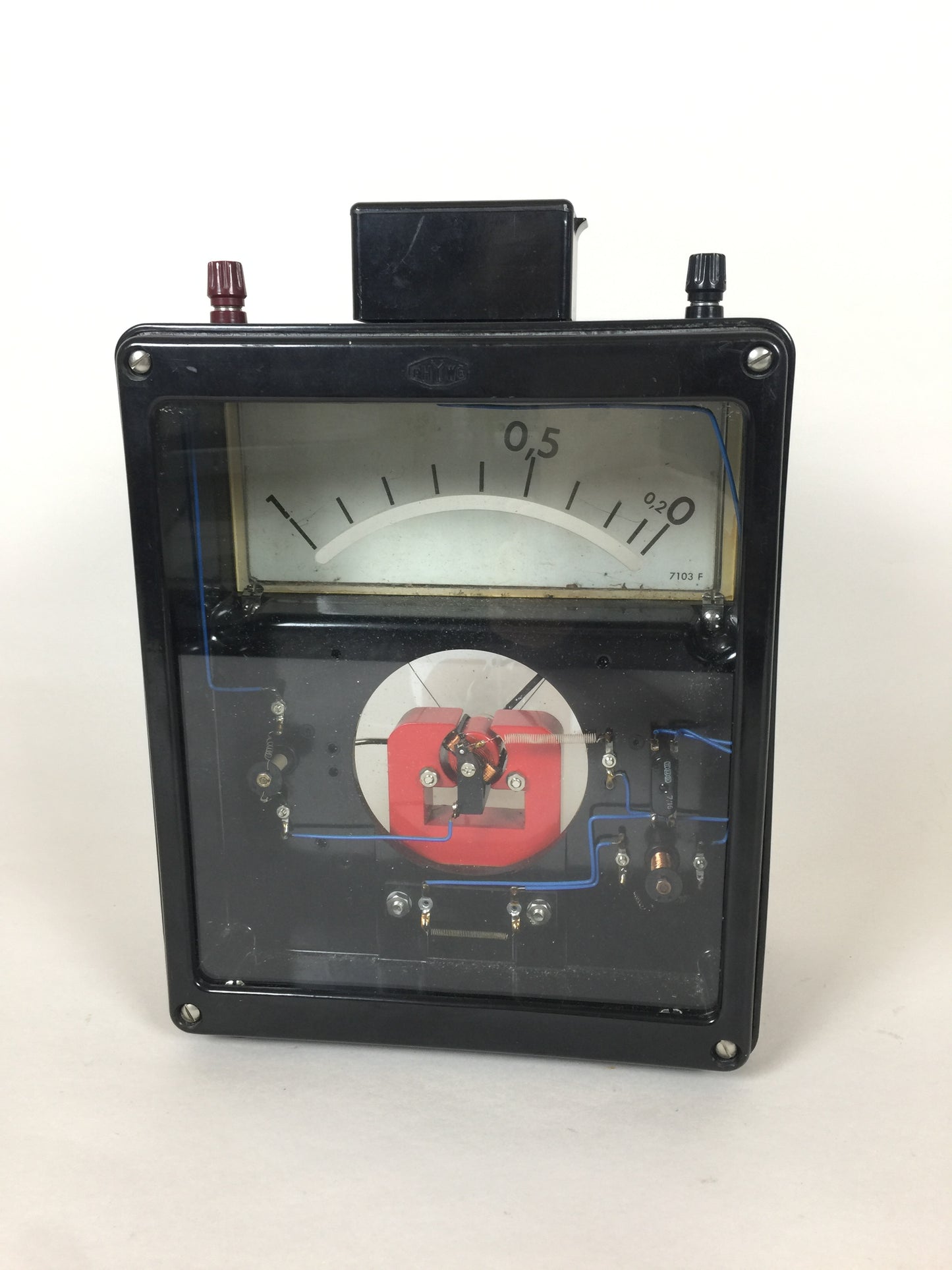 Råt og dekorativt voltmeter