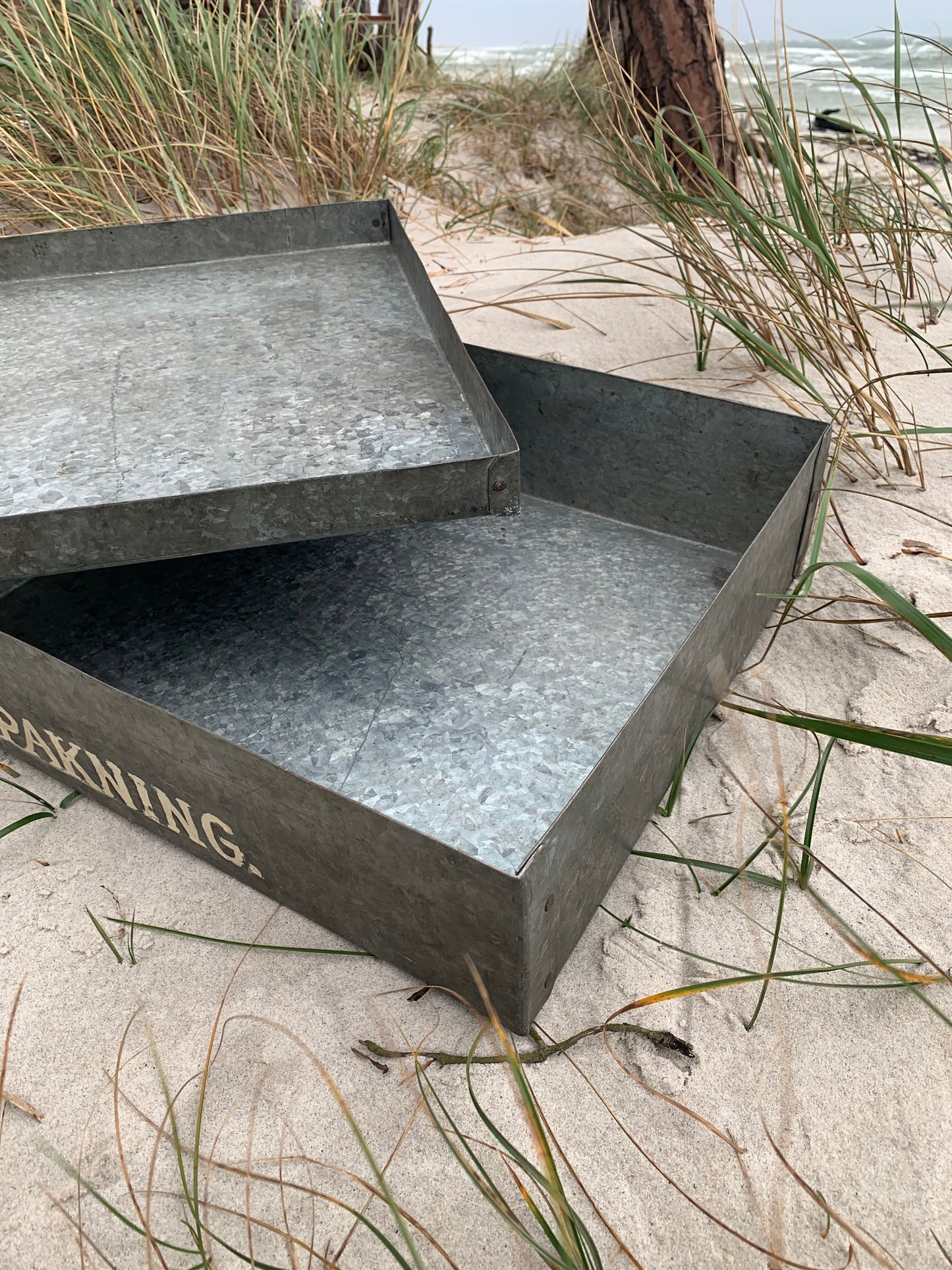 Skøn metalkasse med låg