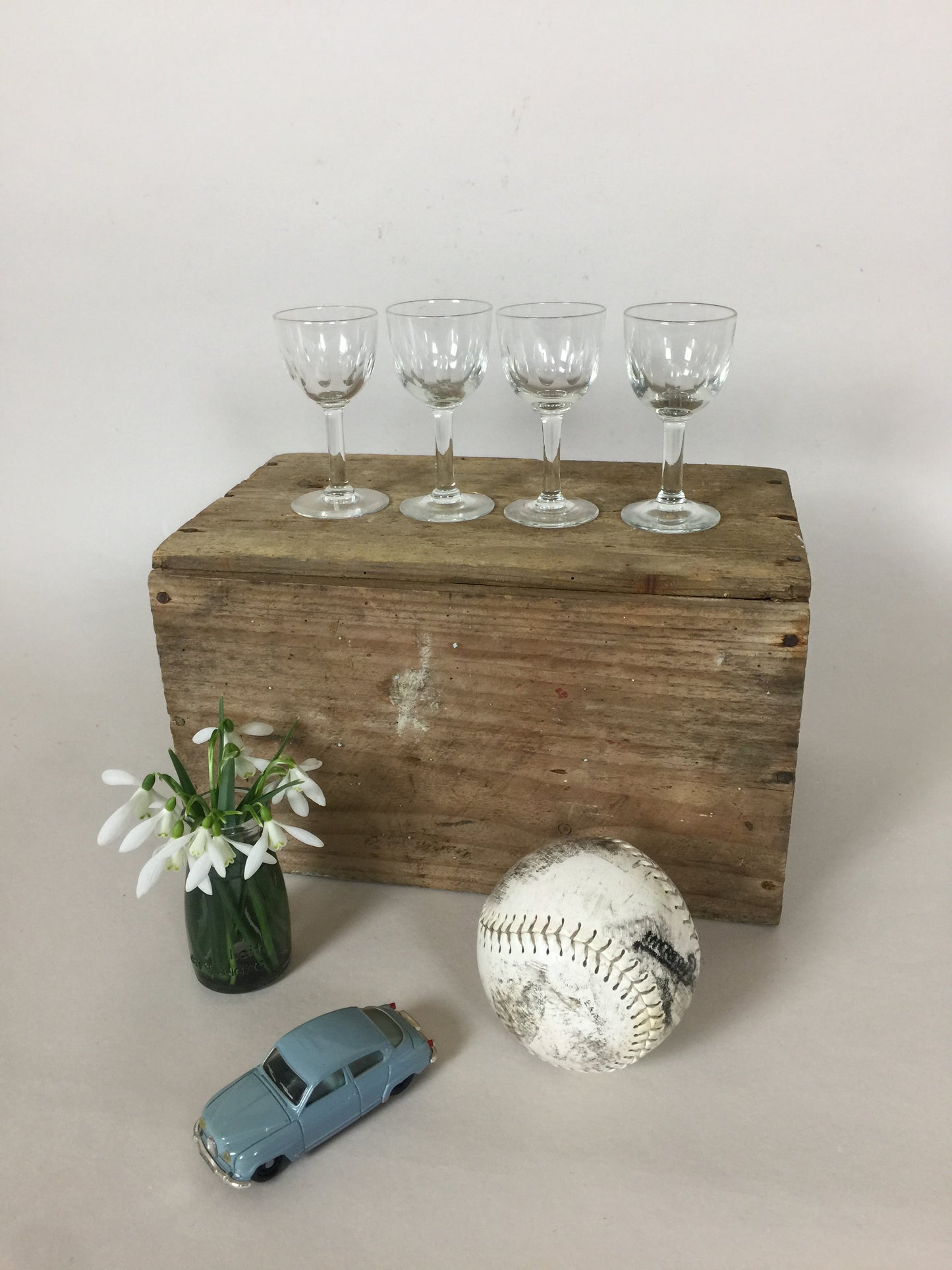 Fire smukke gamle glas
