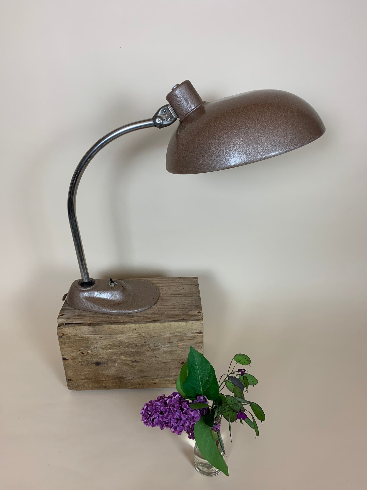 Marianne Brandt bordlampe i hammerlak