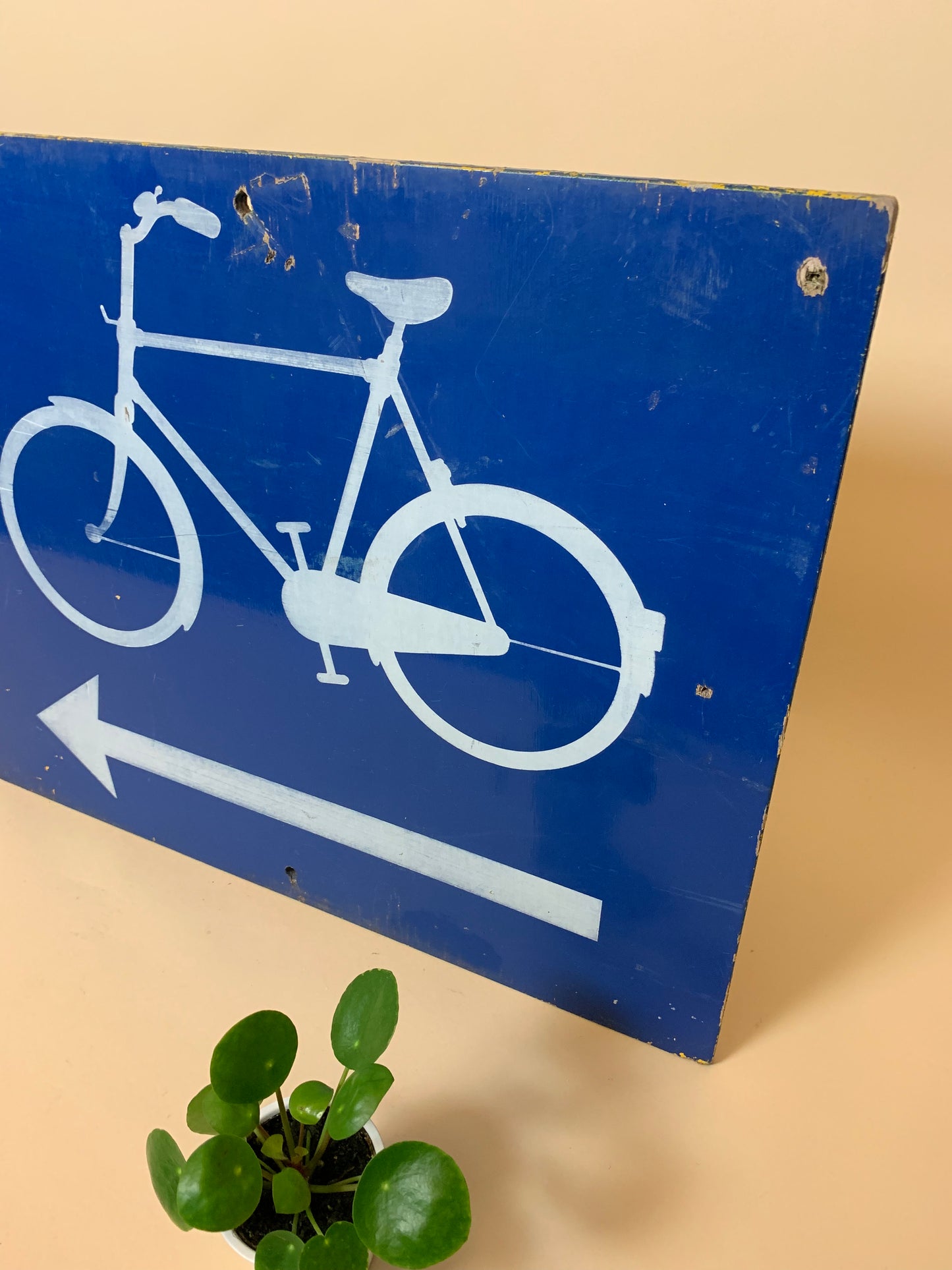 Dekorativt cykel skilt i træ
