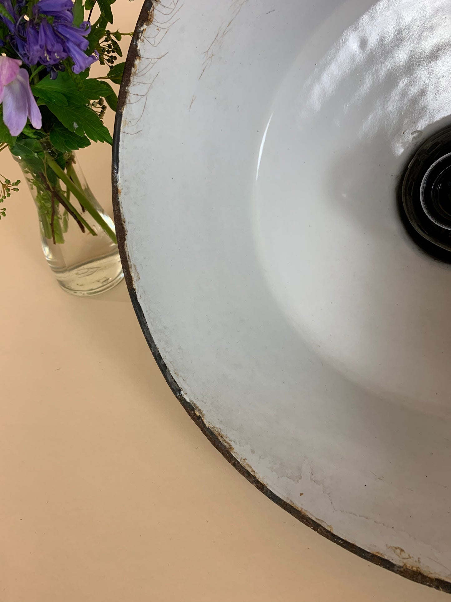 Lampe i støvet blå med masser af patina