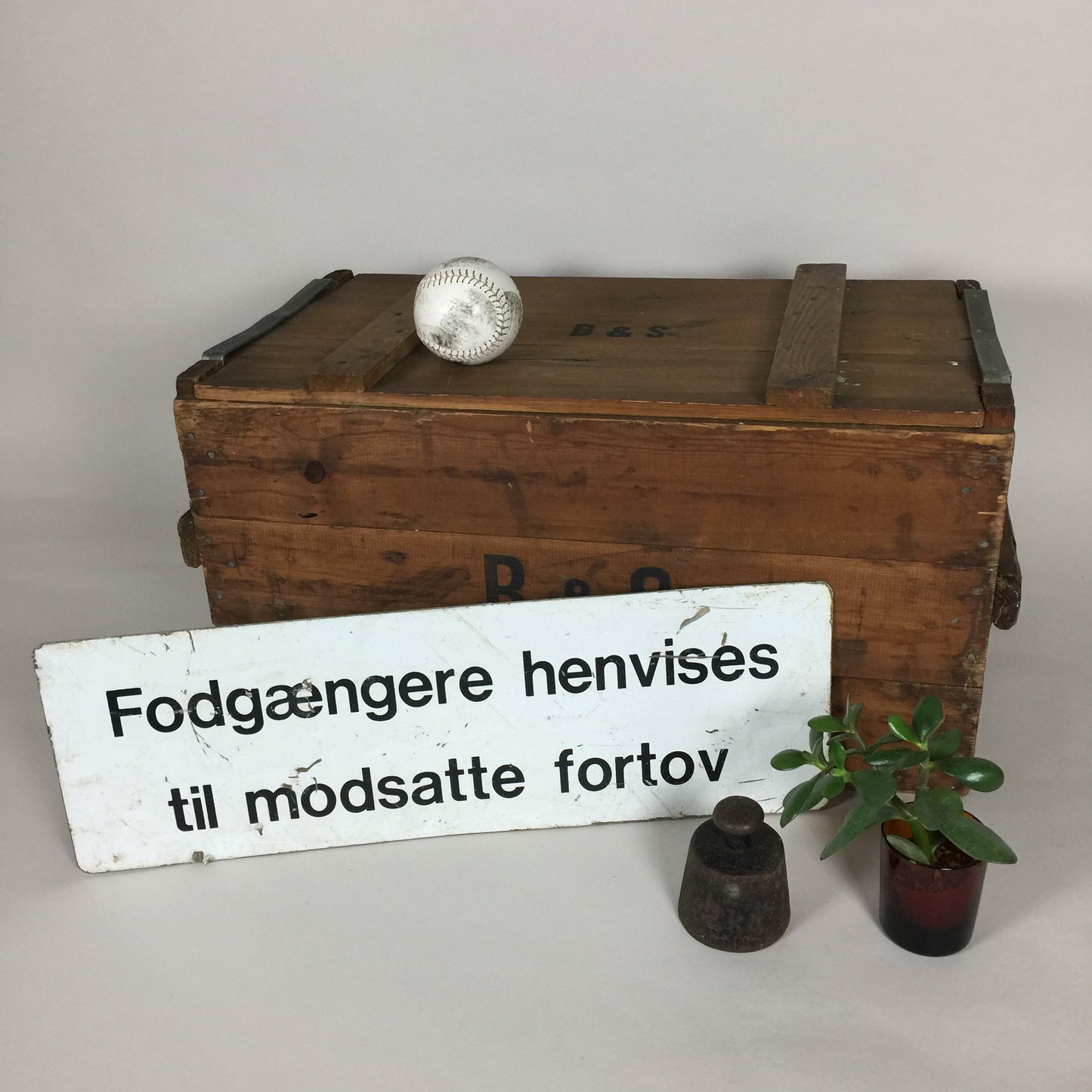 Skilt med venlig oplysning